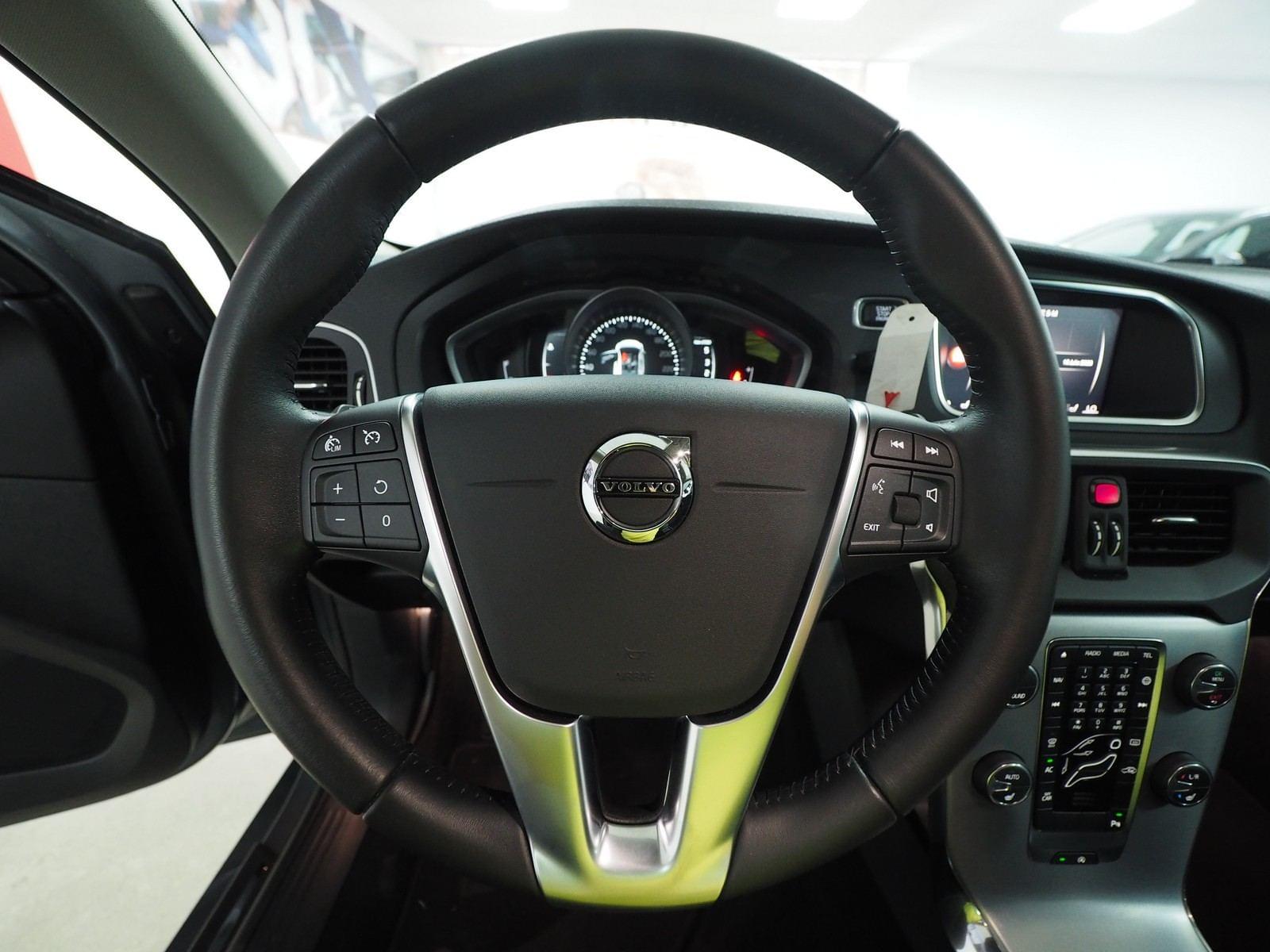 VOLVO V40 2.0 D2 ECO MOMENTUM 20 