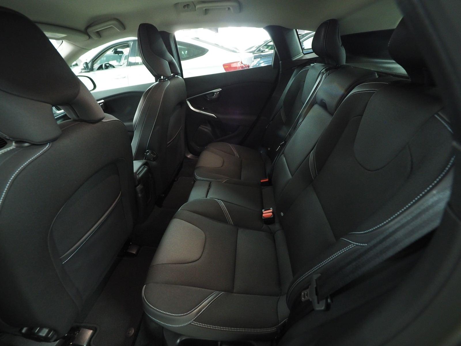 VOLVO V40 2.0 D2 ECO MOMENTUM 26 