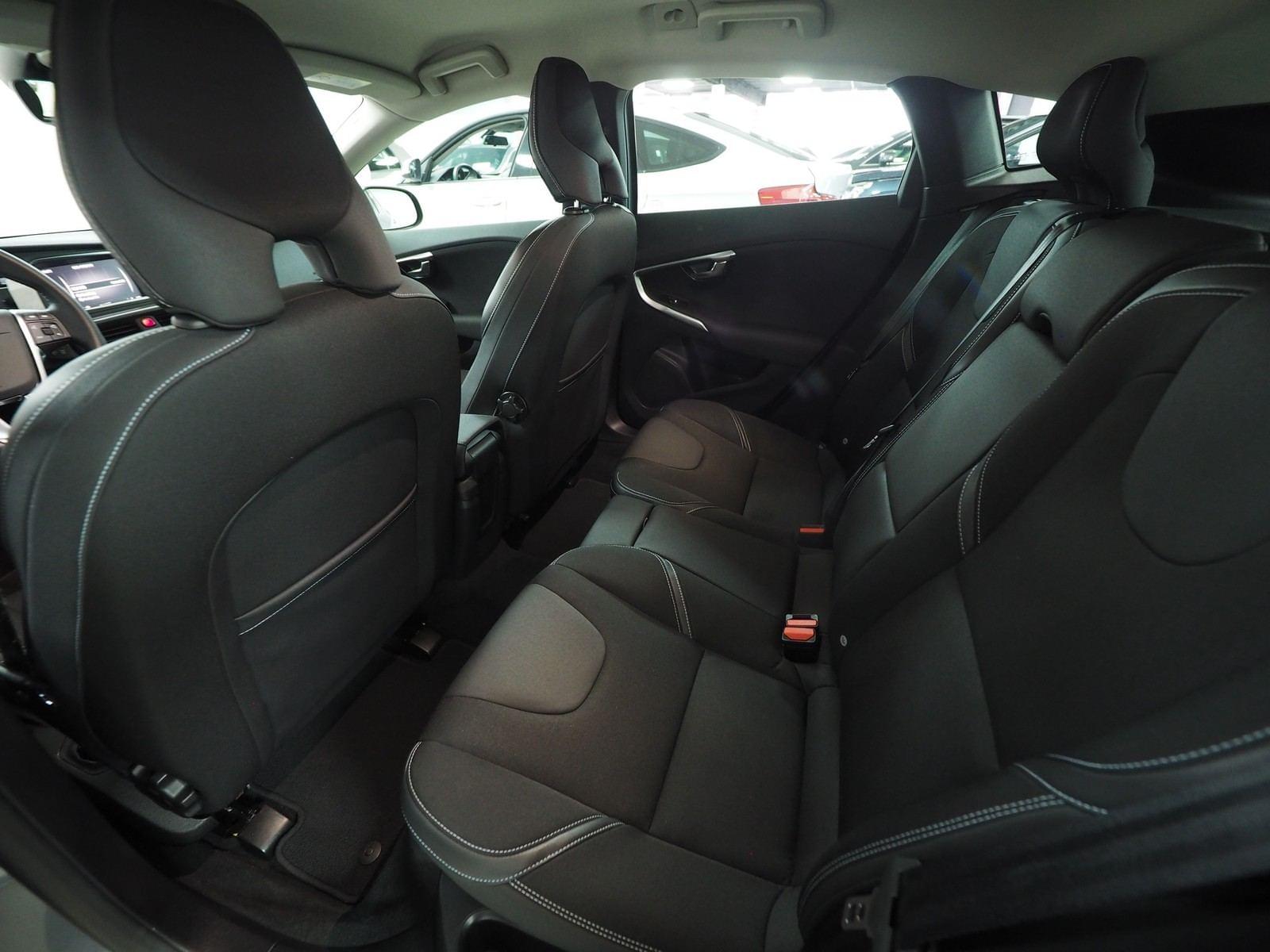 VOLVO V40 2.0 D2 ECO MOMENTUM 27 