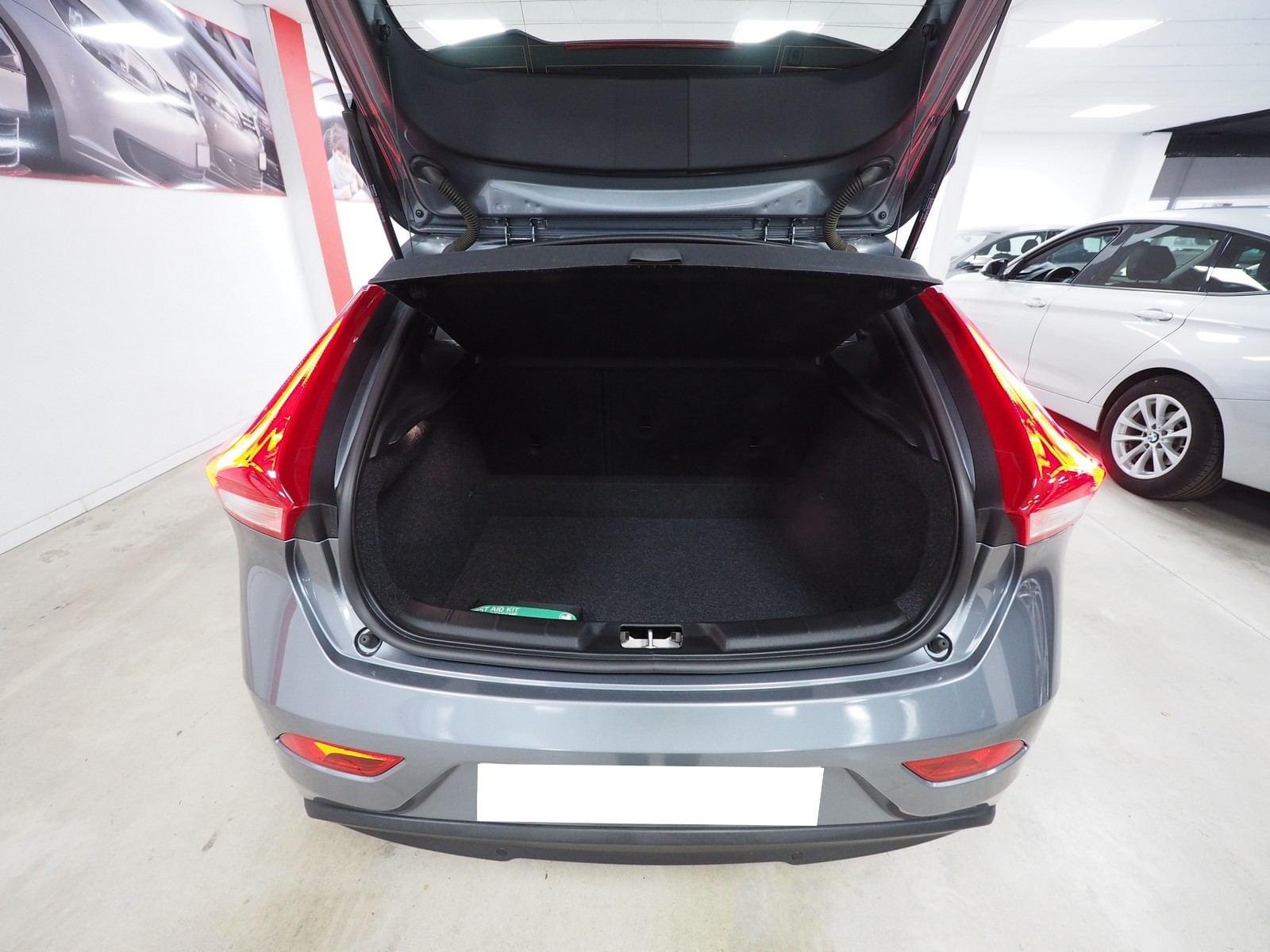 VOLVO V40 2.0 D2 ECO MOMENTUM 31 