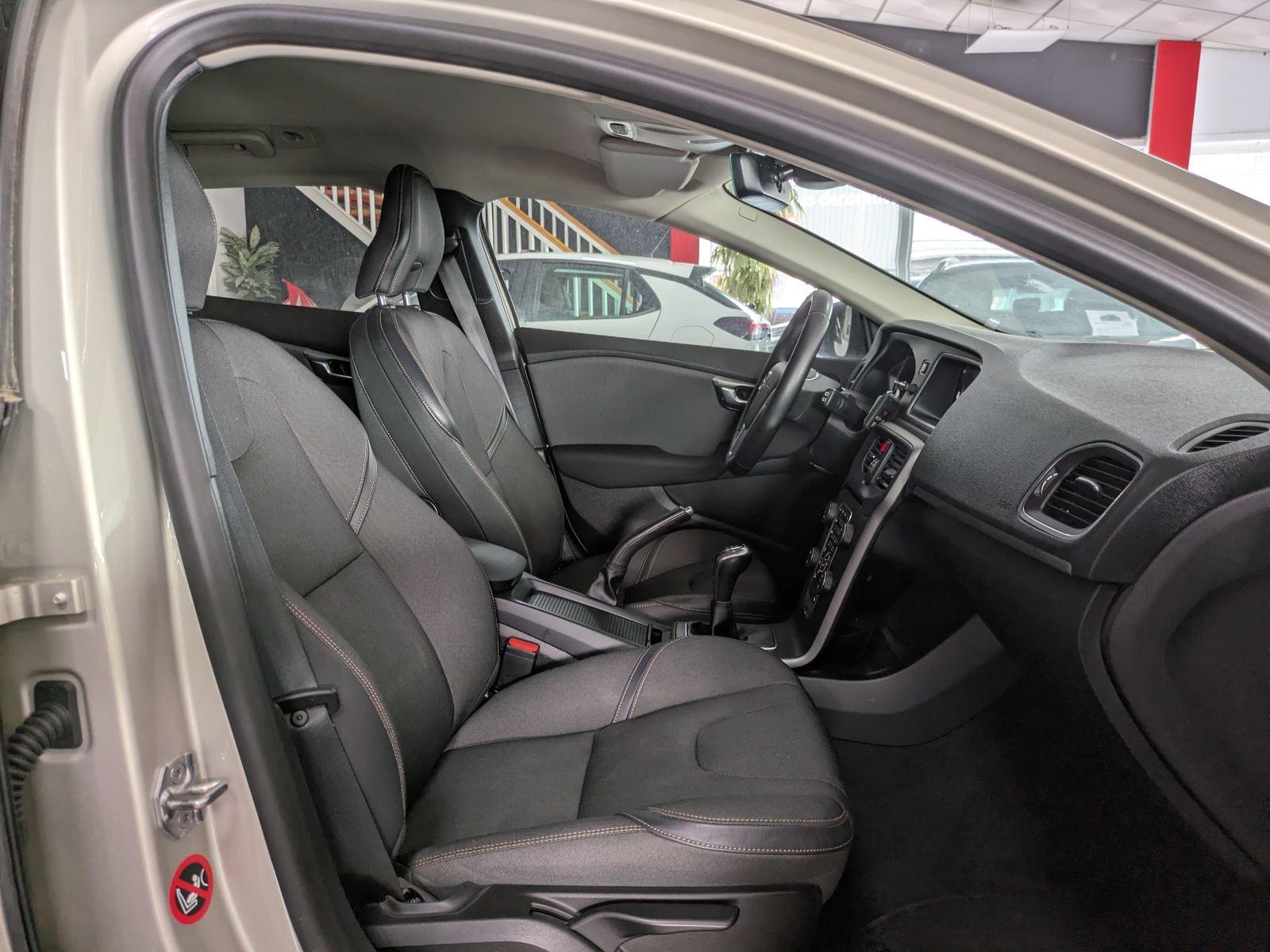 VOLVO V40 CROSS COUNTRY V40 CROSS COUNTRY 2.0 D2 PLUS 6 