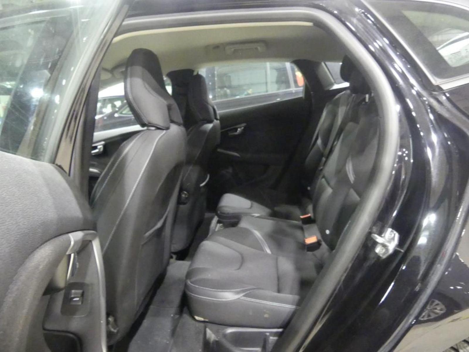 VOLVO V40 2.0 D2 BLACK EDITION 3 