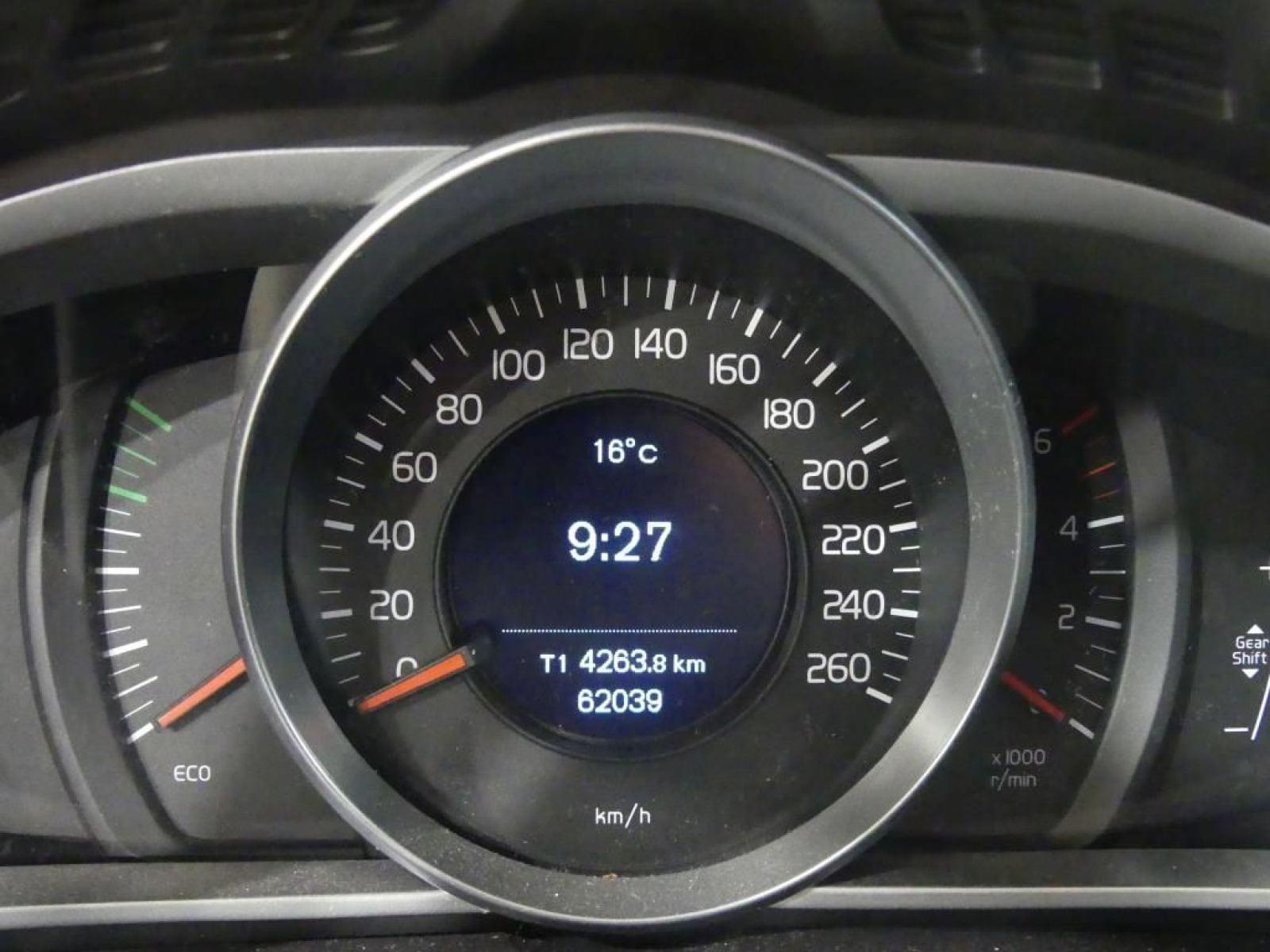 VOLVO V40 2.0 D2 BLACK EDITION 6 