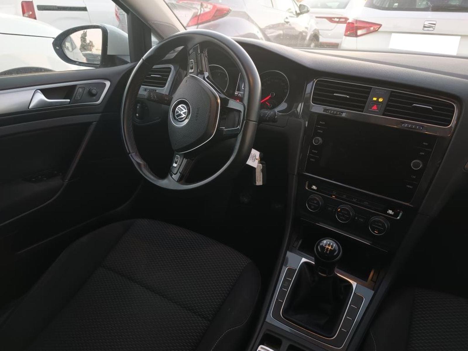 VOLKSWAGEN GOLF VARIANT 1.6TDI BUSINESS AND NAVI ED. 2 