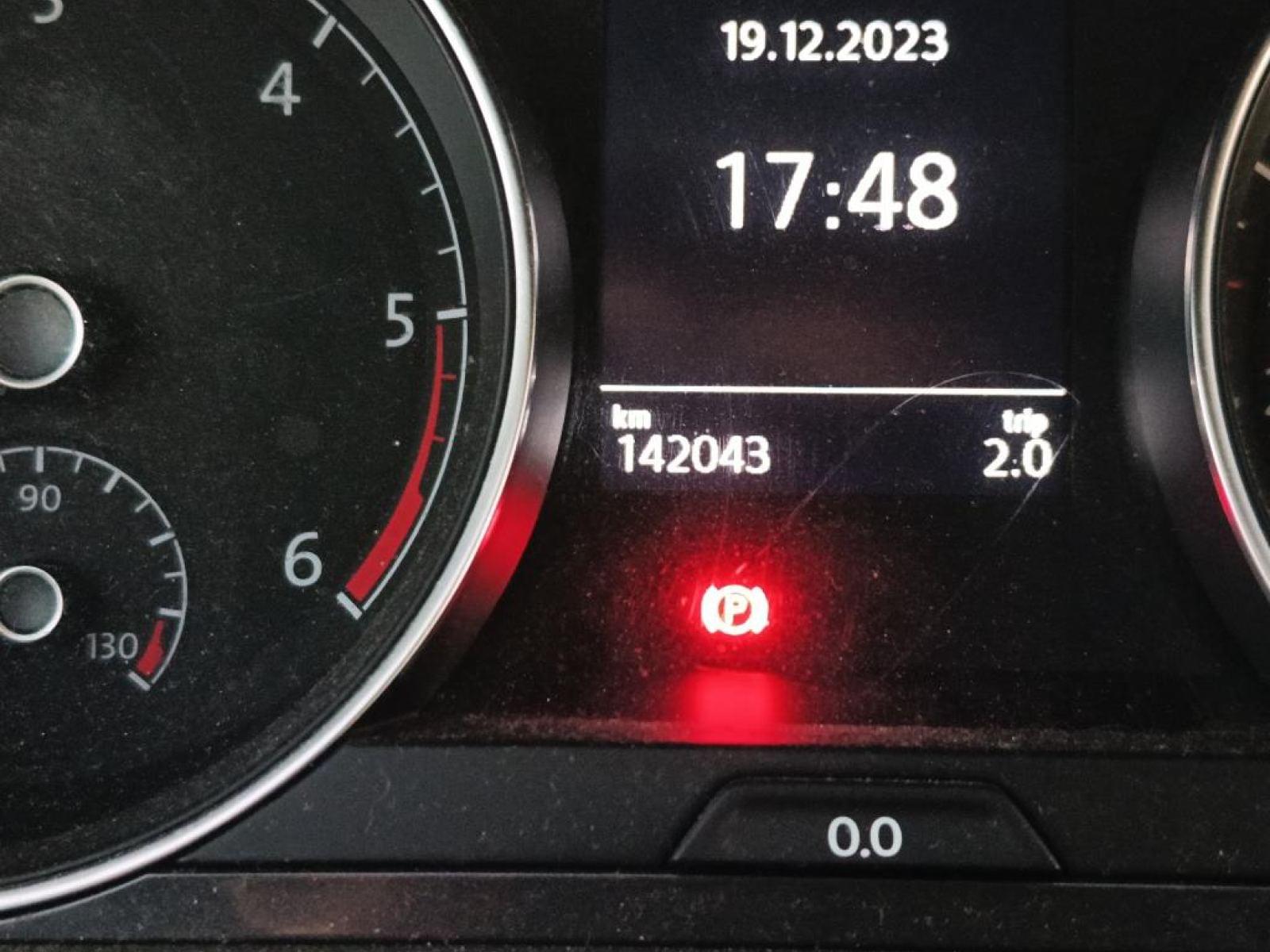 VOLKSWAGEN GOLF VARIANT 1.6TDI BUSINESS AND NAVI ED. 3 
