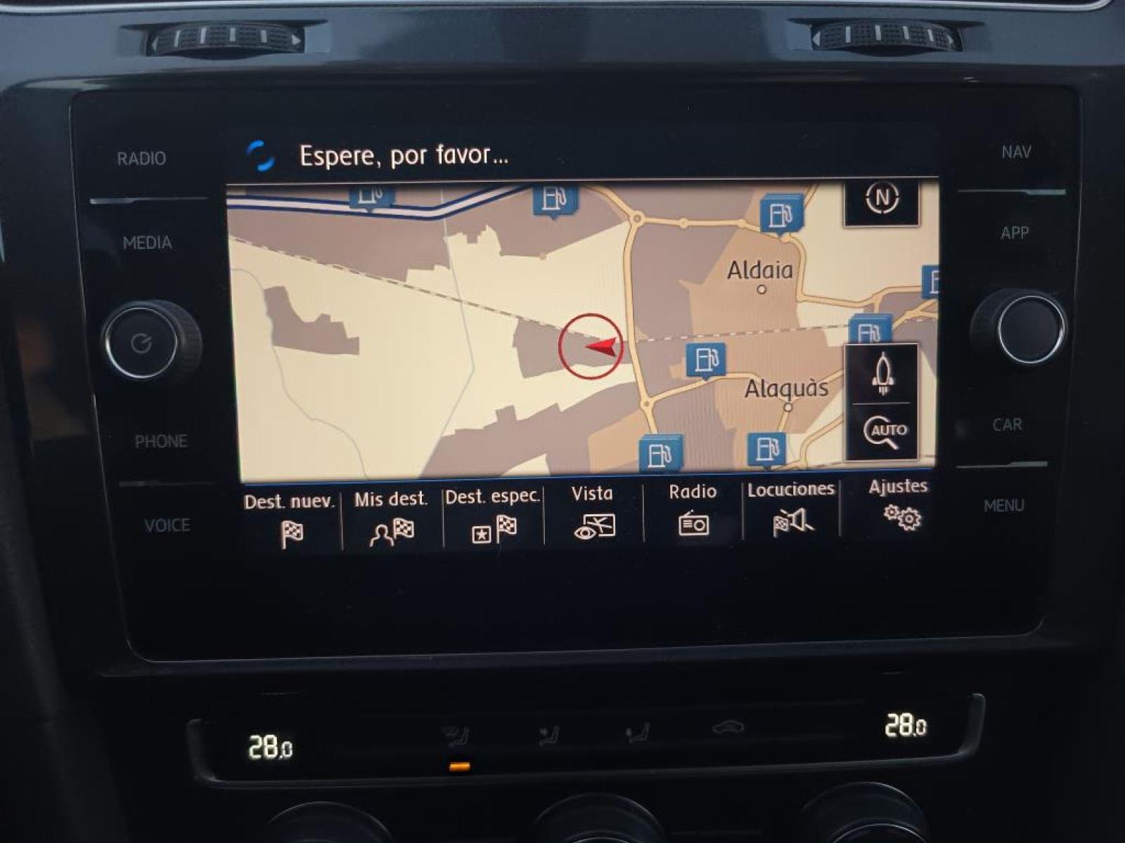 VOLKSWAGEN GOLF VARIANT 1.6TDI BUSINESS AND NAVI ED. 7 
