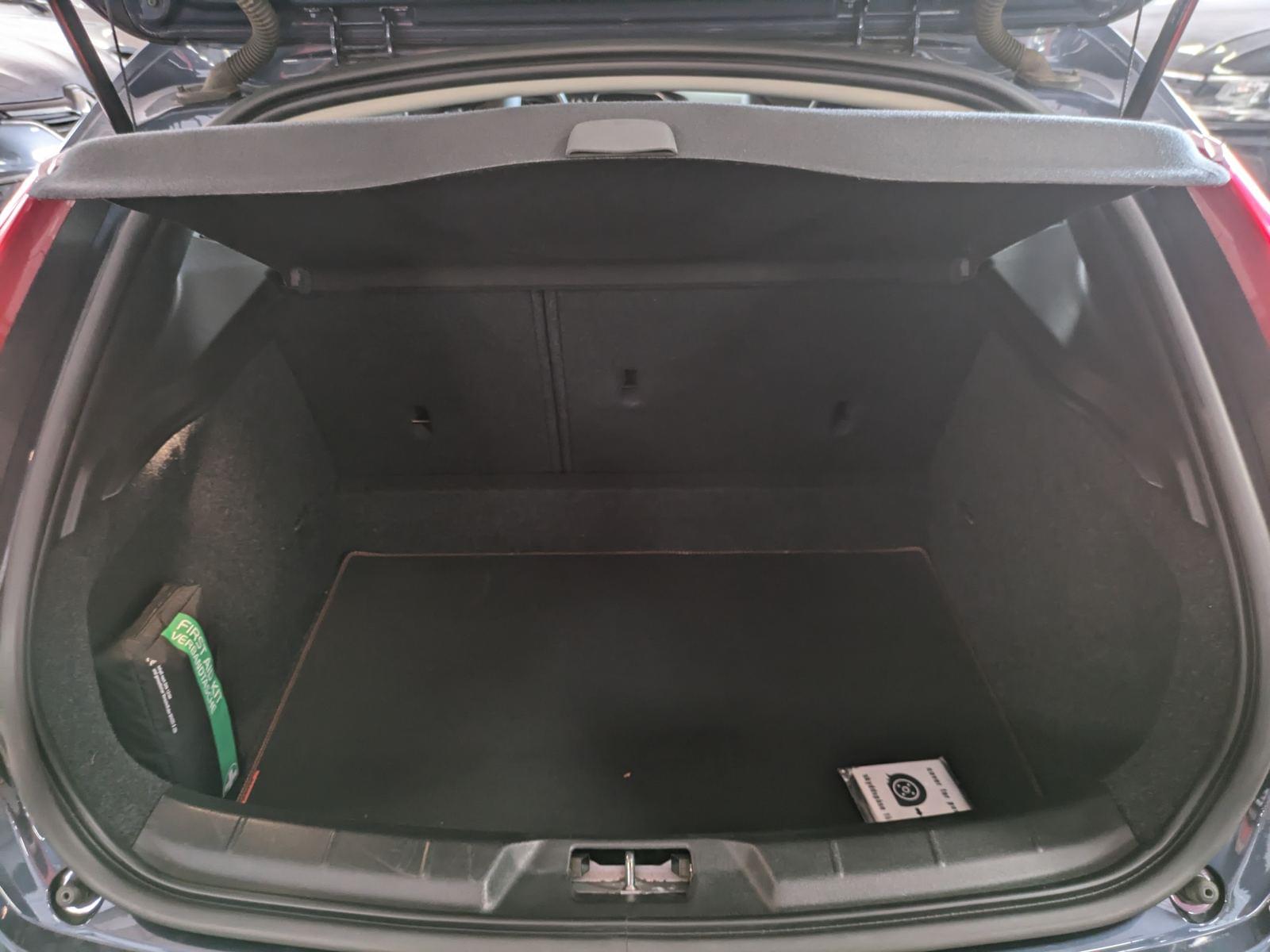 VOLVO V40 2.0 D2 OCEAN RACE 12 
