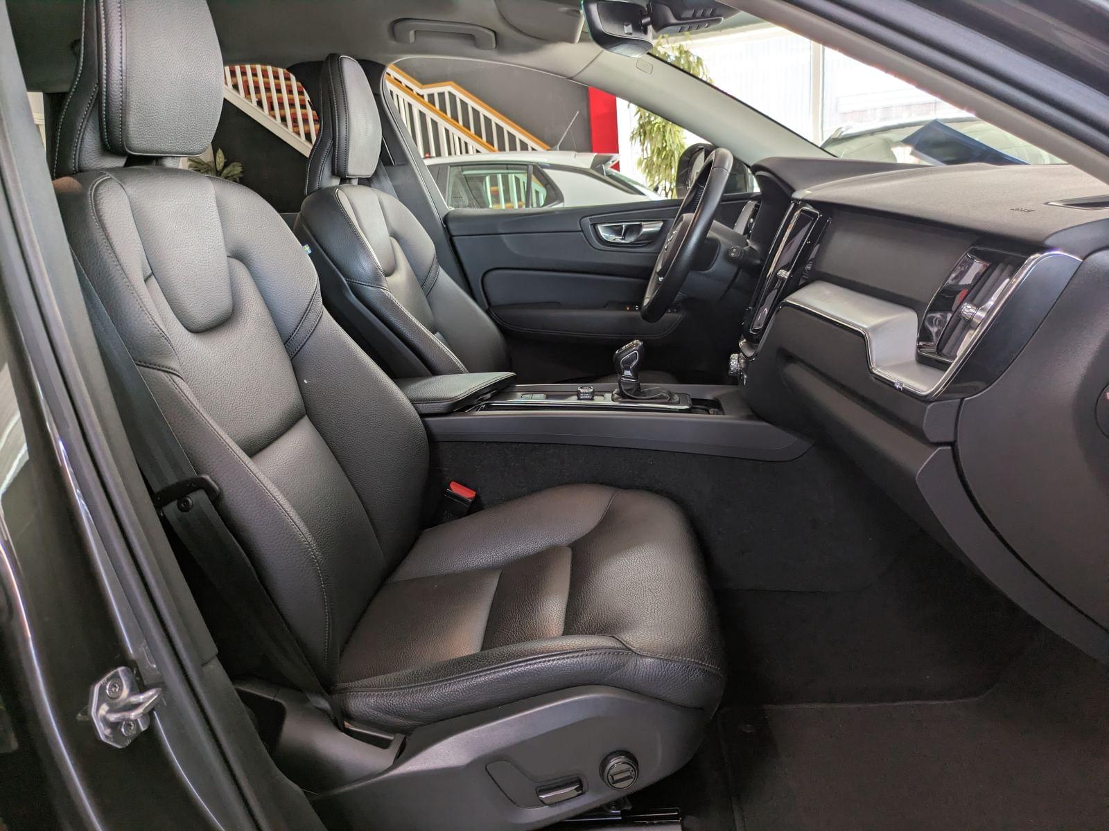VOLVO XC60 2.0 D4 MOMENTUM GEAR.ADBLUE (E) 8 