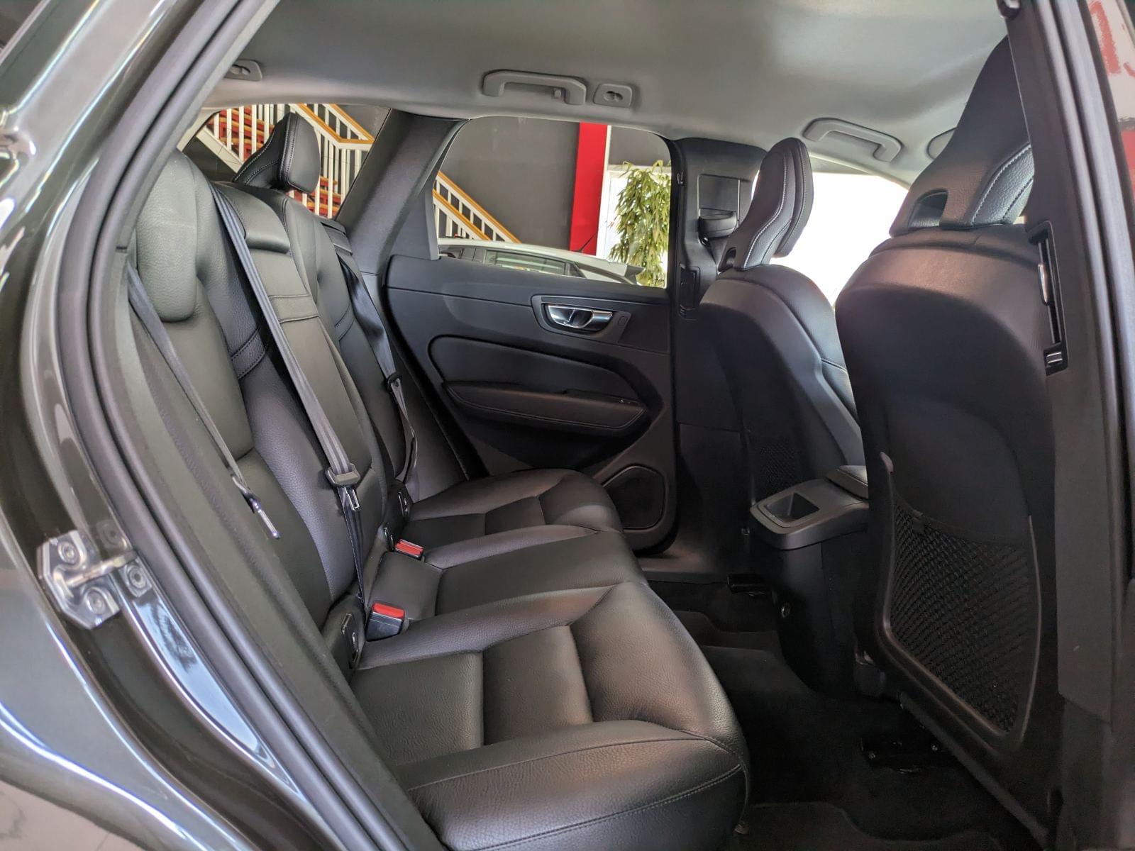 VOLVO XC60 2.0 D4 MOMENTUM GEAR.ADBLUE (E) 9 