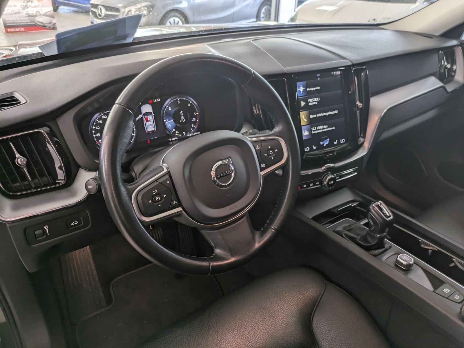 VOLVO XC60 2.0 D4 MOMENTUM GEAR.ADBLUE (E) 12 