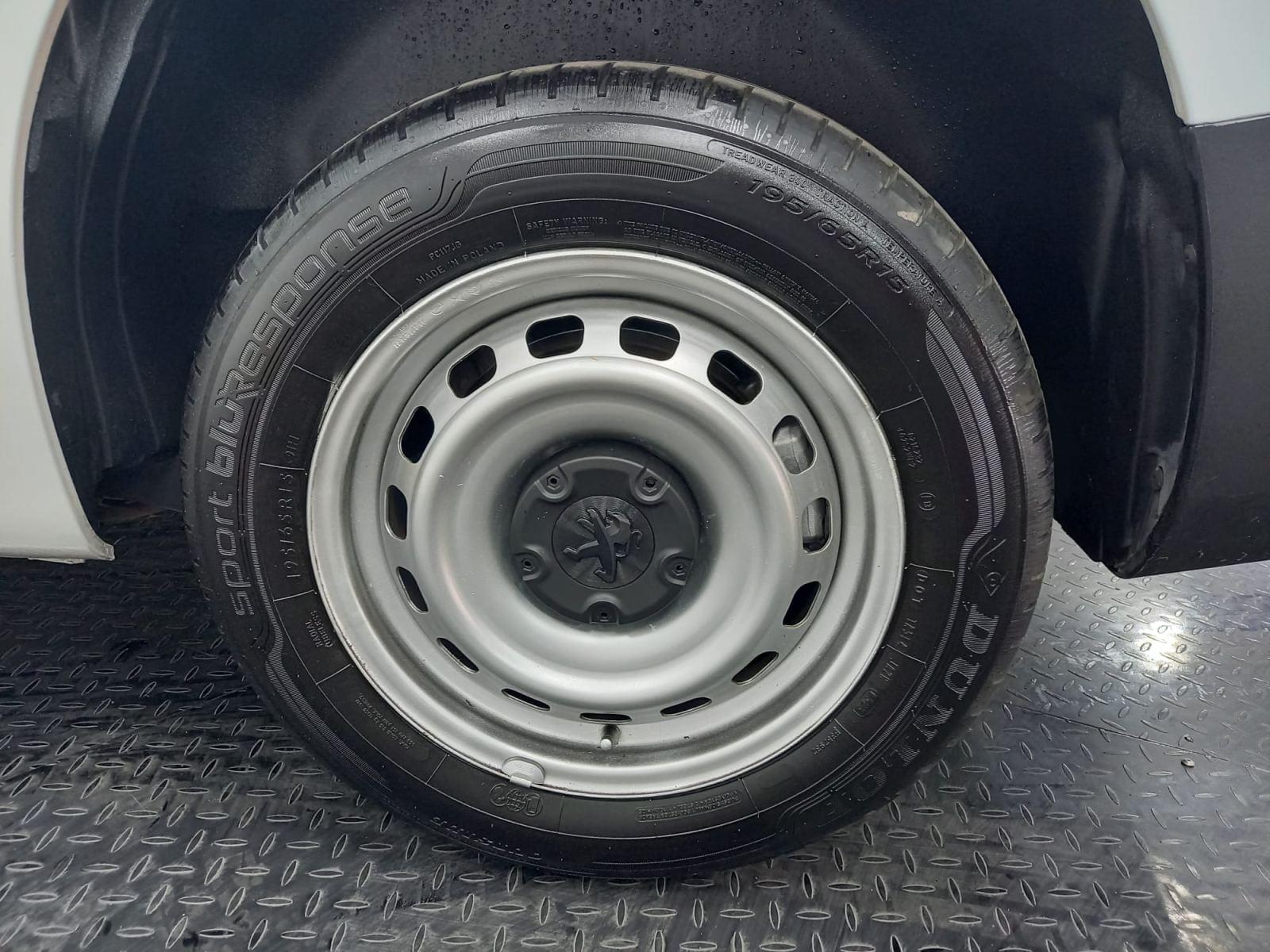 PEUGEOT PARTNER PRO STANDARD 600KG BLUE HDi 73 KW FURGÓN 27