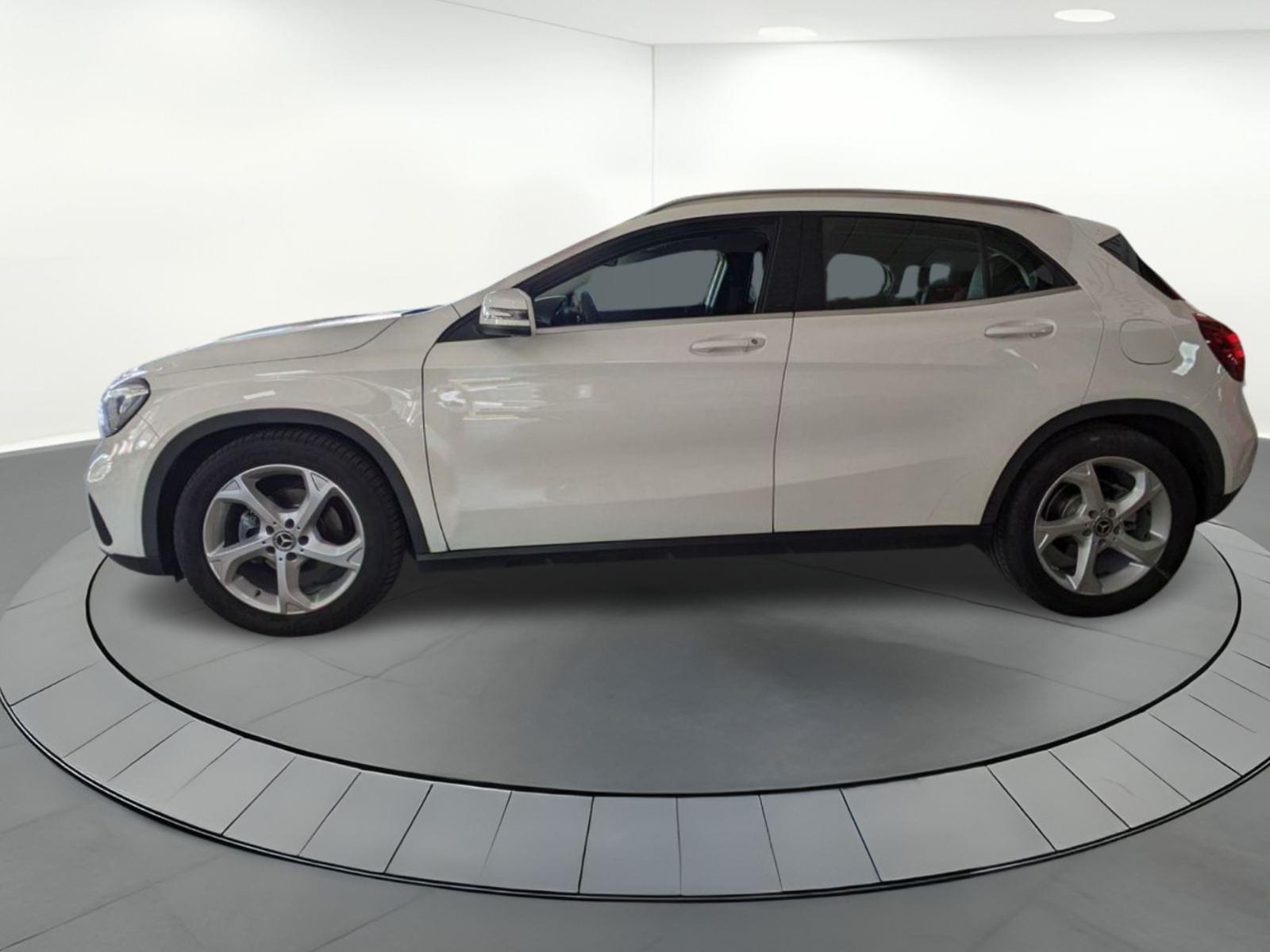 MERCEDES CLASE GLA 200D 7G-DCT AUTO 4 