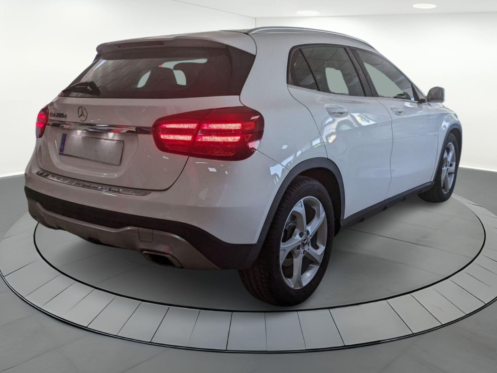 MERCEDES CLASE GLA 200D 7G-DCT AUTO 6 