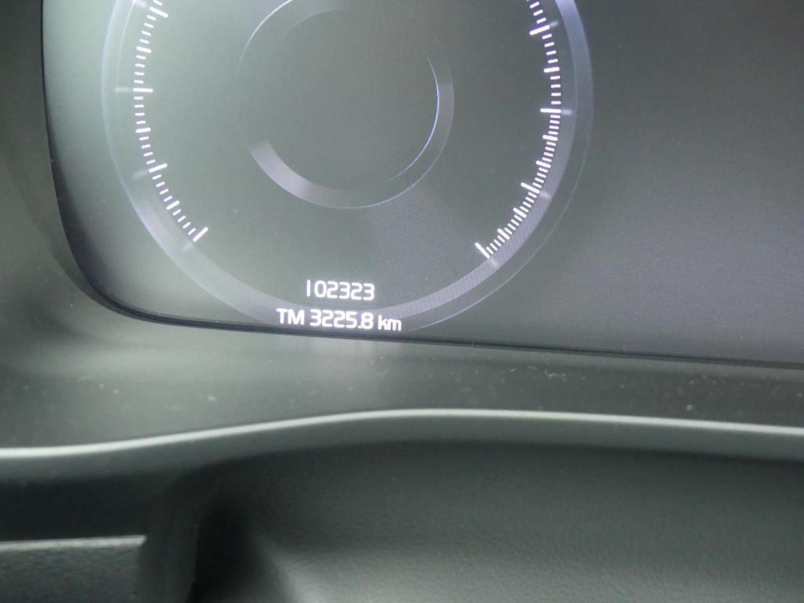 VOLVO XC40 2.0 D3 6 