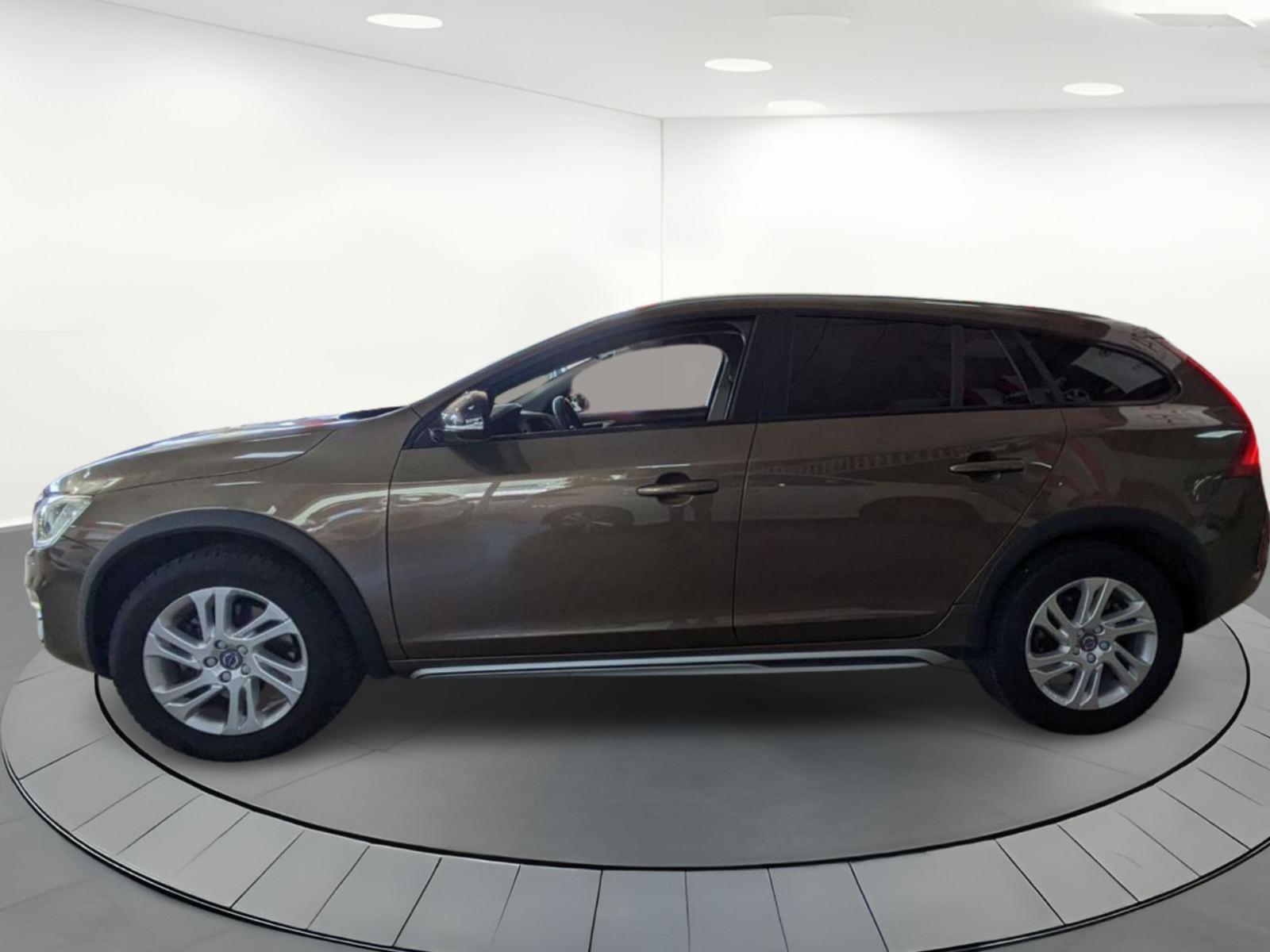 VOLVO V60 CROSS COUNTRY 2.0 D3 PLUS 3 