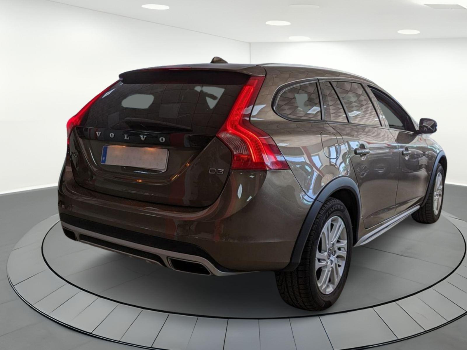VOLVO V60 CROSS COUNTRY 2.0 D3 PLUS 6 