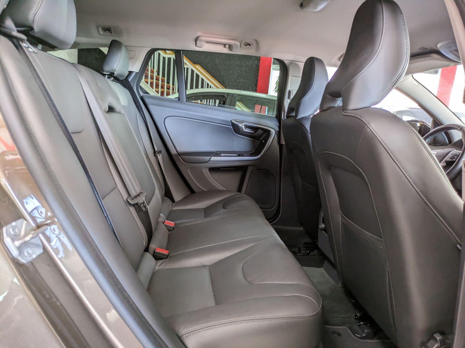 VOLVO V60 CROSS COUNTRY 2.0 D3 PLUS 9 