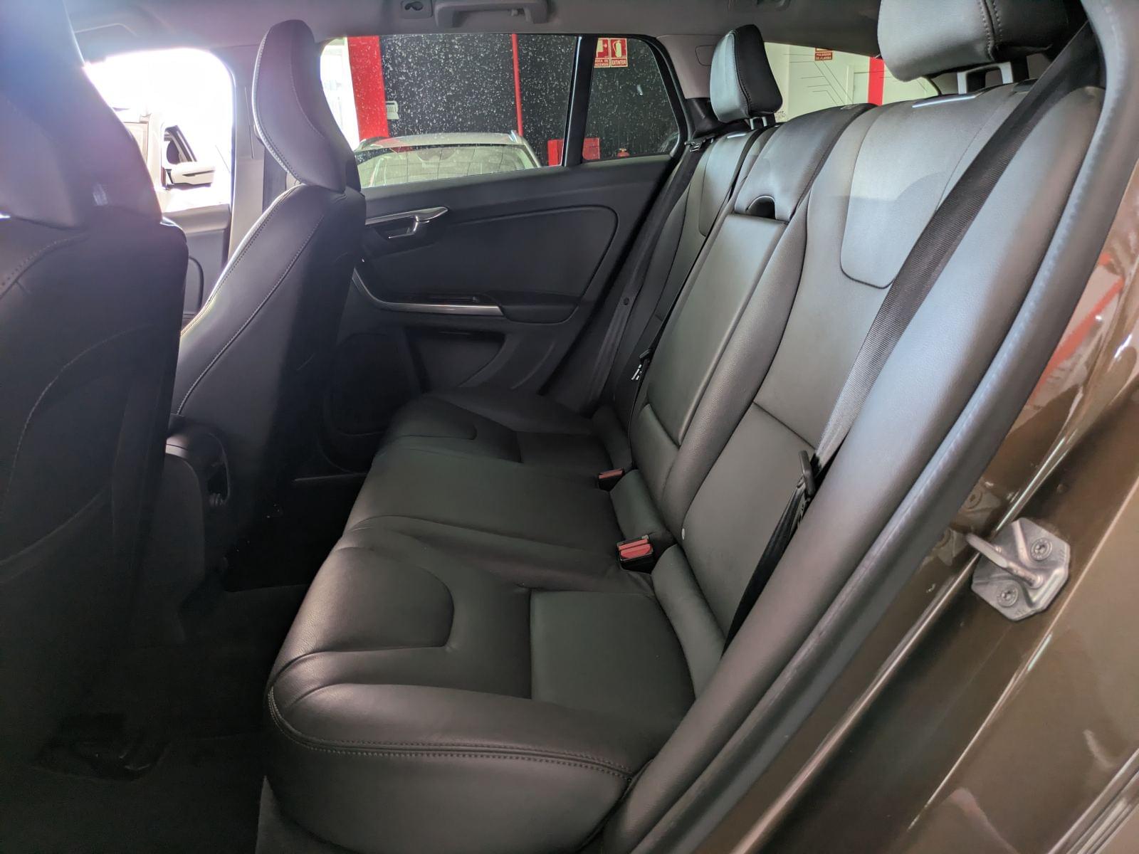 VOLVO V60 CROSS COUNTRY 2.0 D3 PLUS 10 