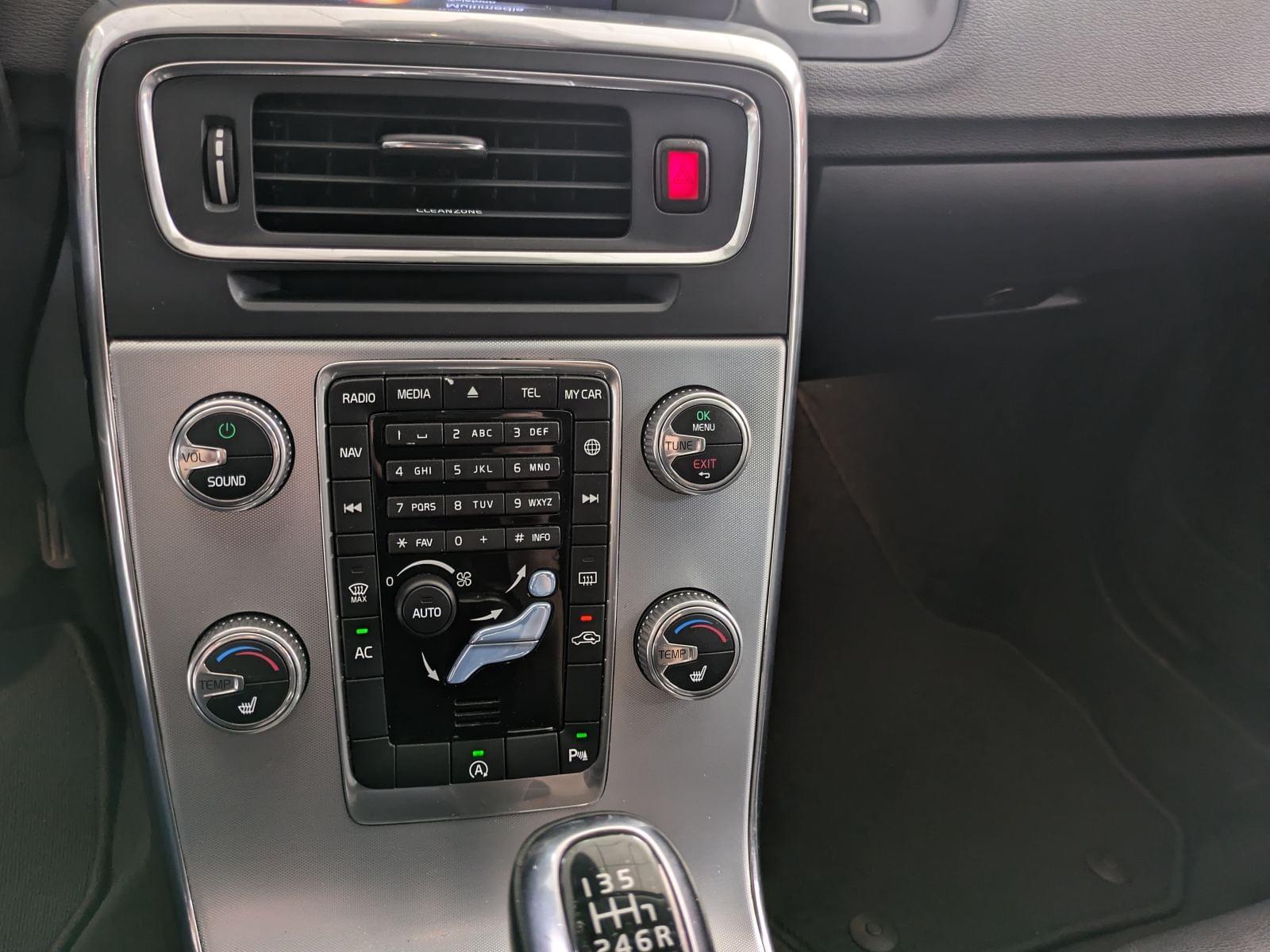 VOLVO V60 CROSS COUNTRY 2.0 D3 PLUS 19 