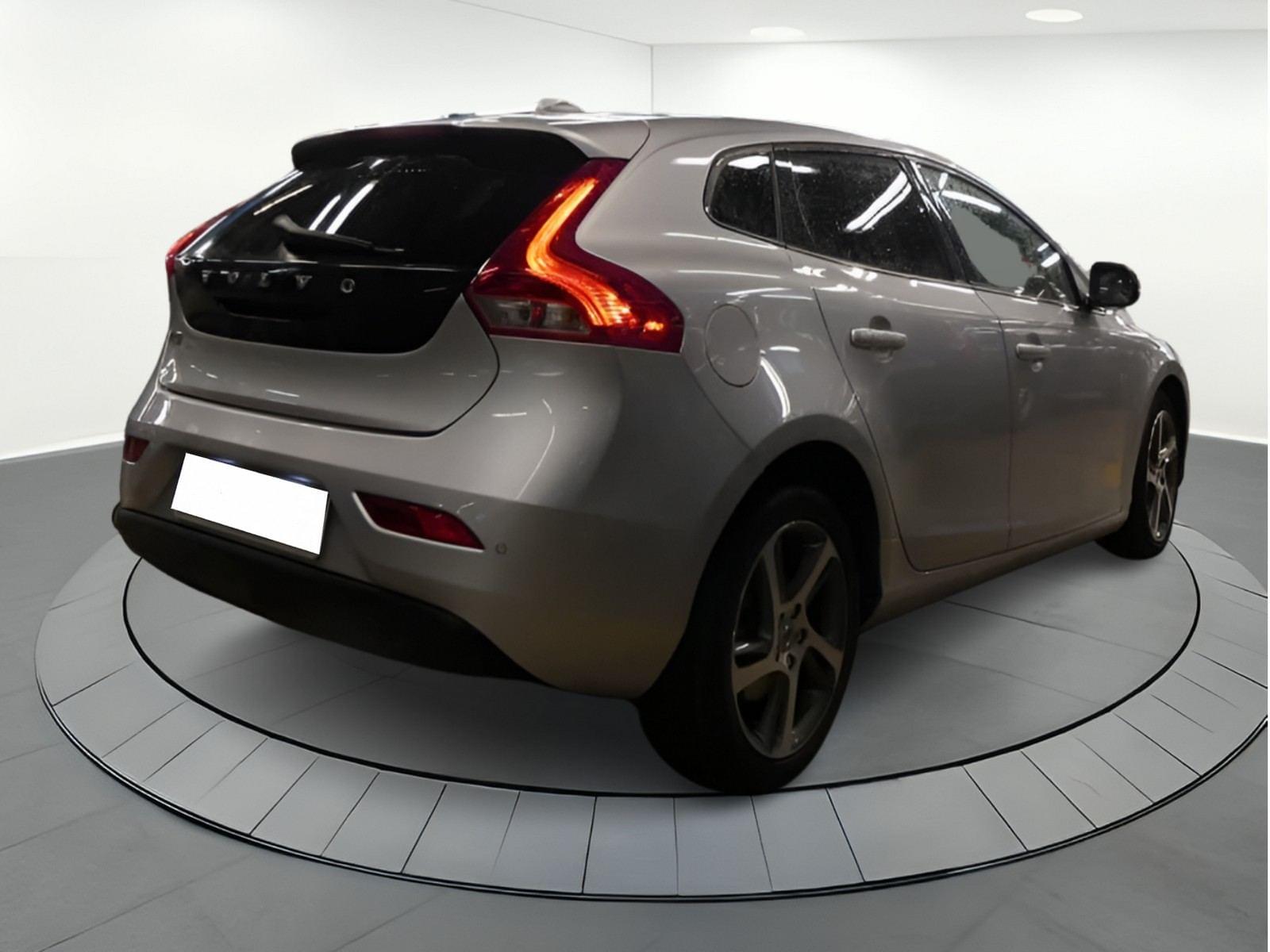 VOLVO V40 2.0 D2 ECO MOMENTUM 2 