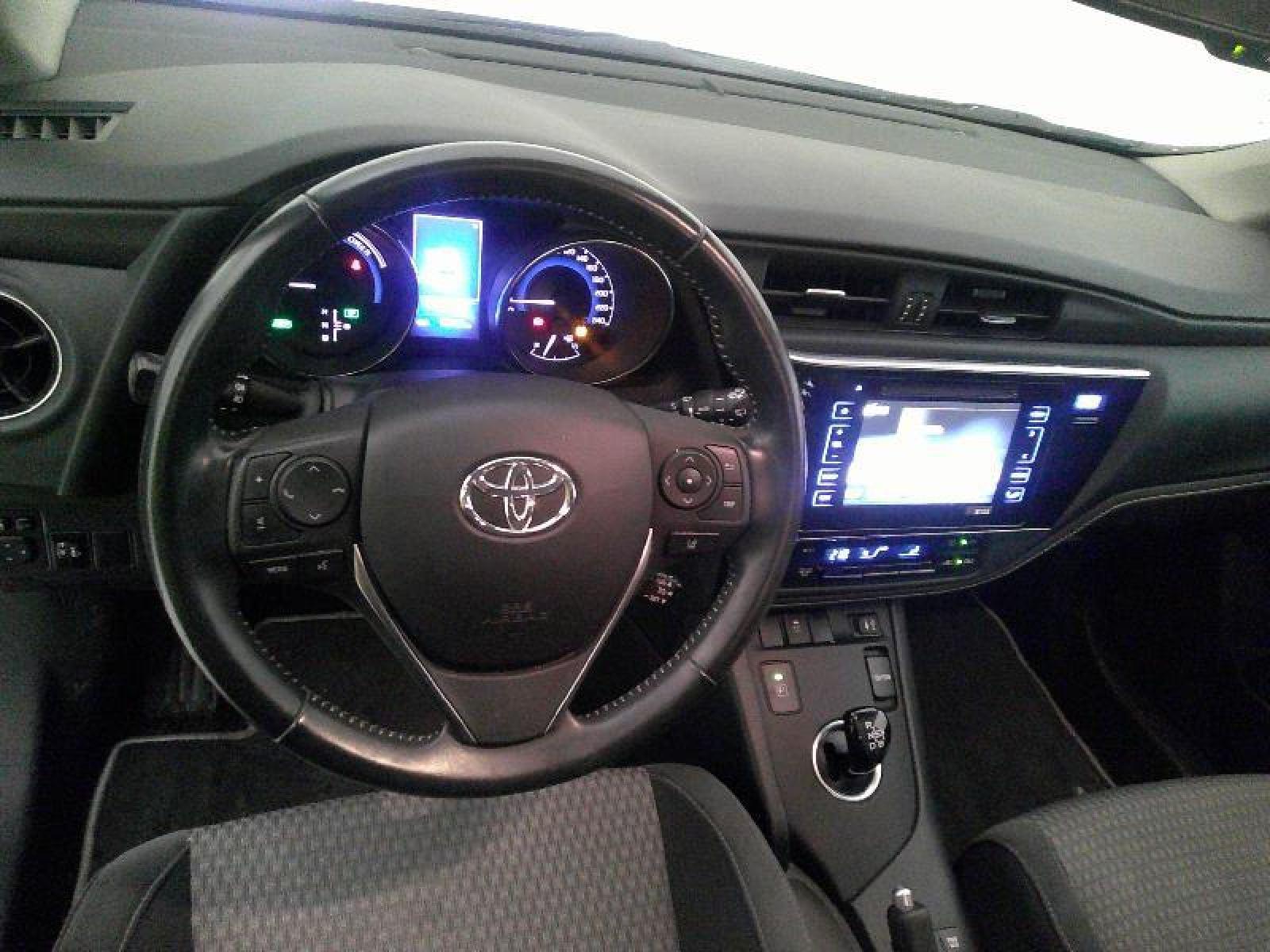 TOYOTA AURIS 1.8 140H FEEL! EDITION TOURING SPO 5 