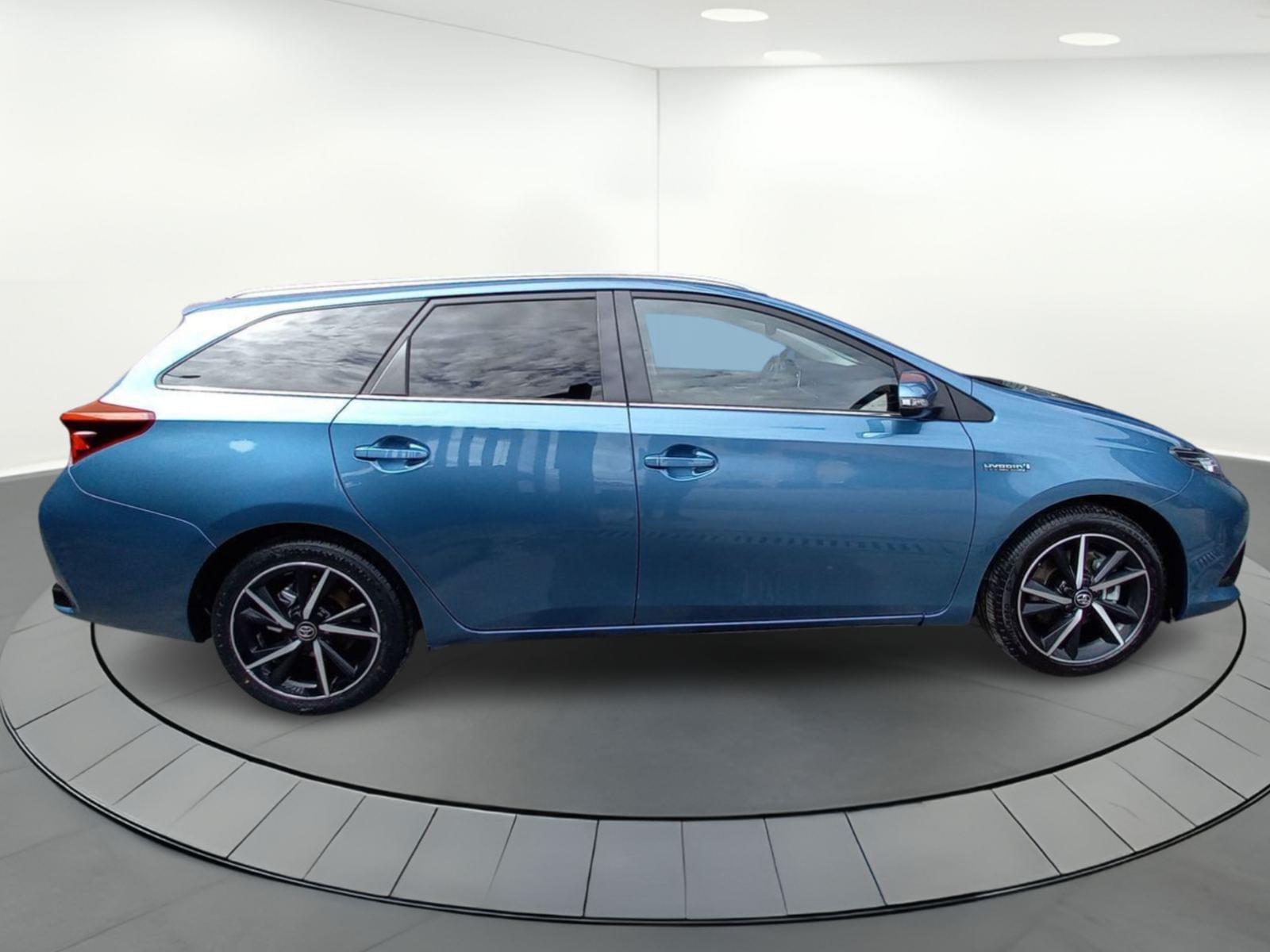 TOYOTA AURIS 1.8 140H FEEL! EDITION TOURING SPO 7 