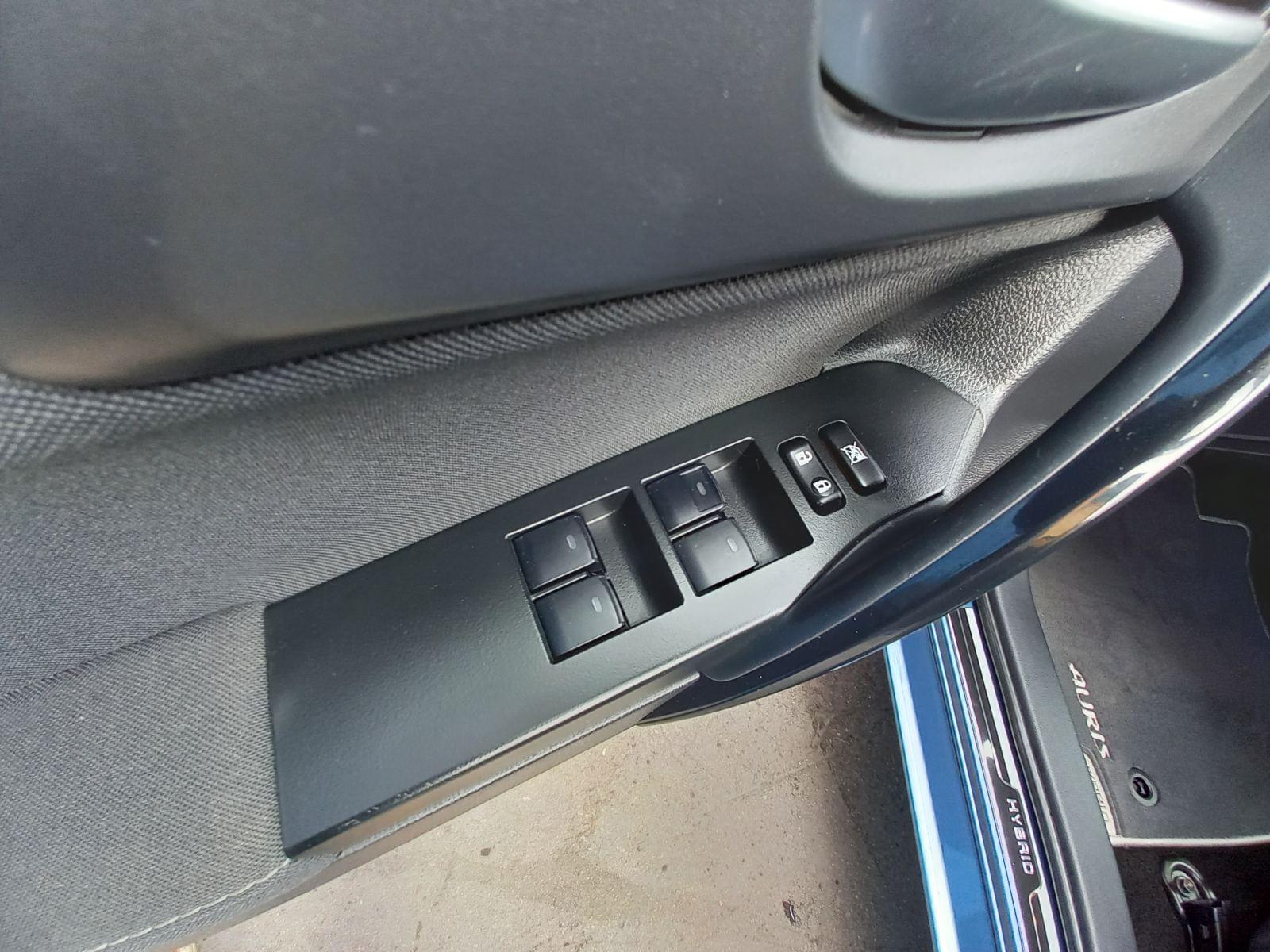 TOYOTA AURIS 1.8 140H FEEL! EDITION TOURING SPO 9 
