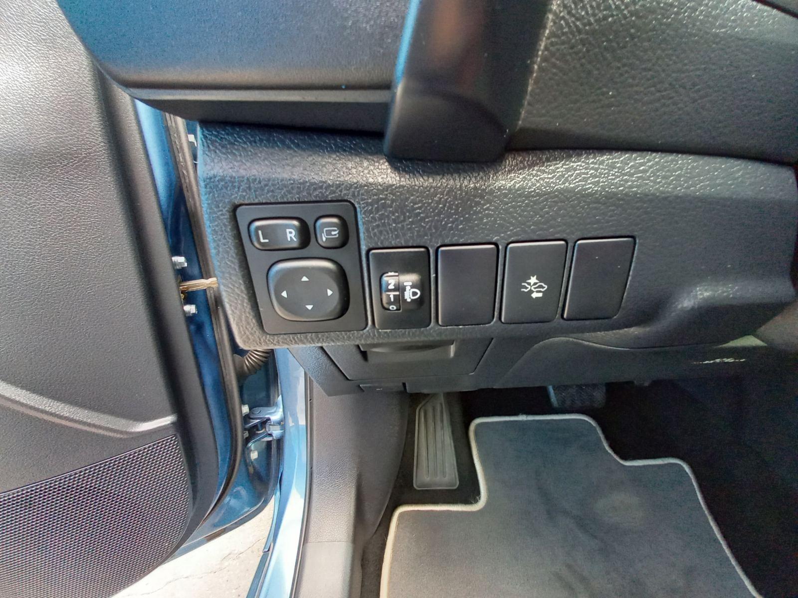 TOYOTA AURIS 1.8 140H FEEL! EDITION TOURING SPO 11 