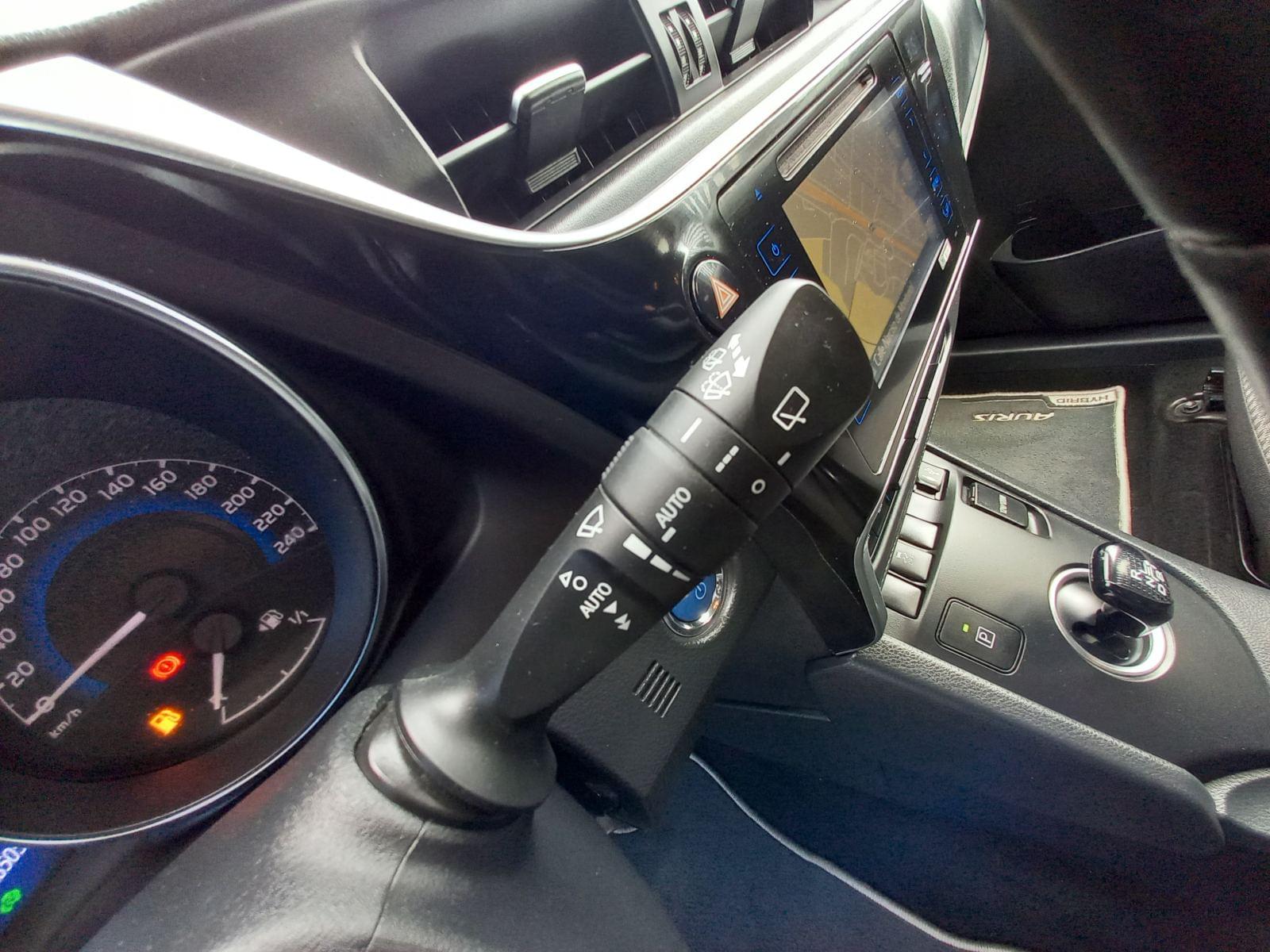 TOYOTA AURIS 1.8 140H FEEL! EDITION TOURING SPO 14 