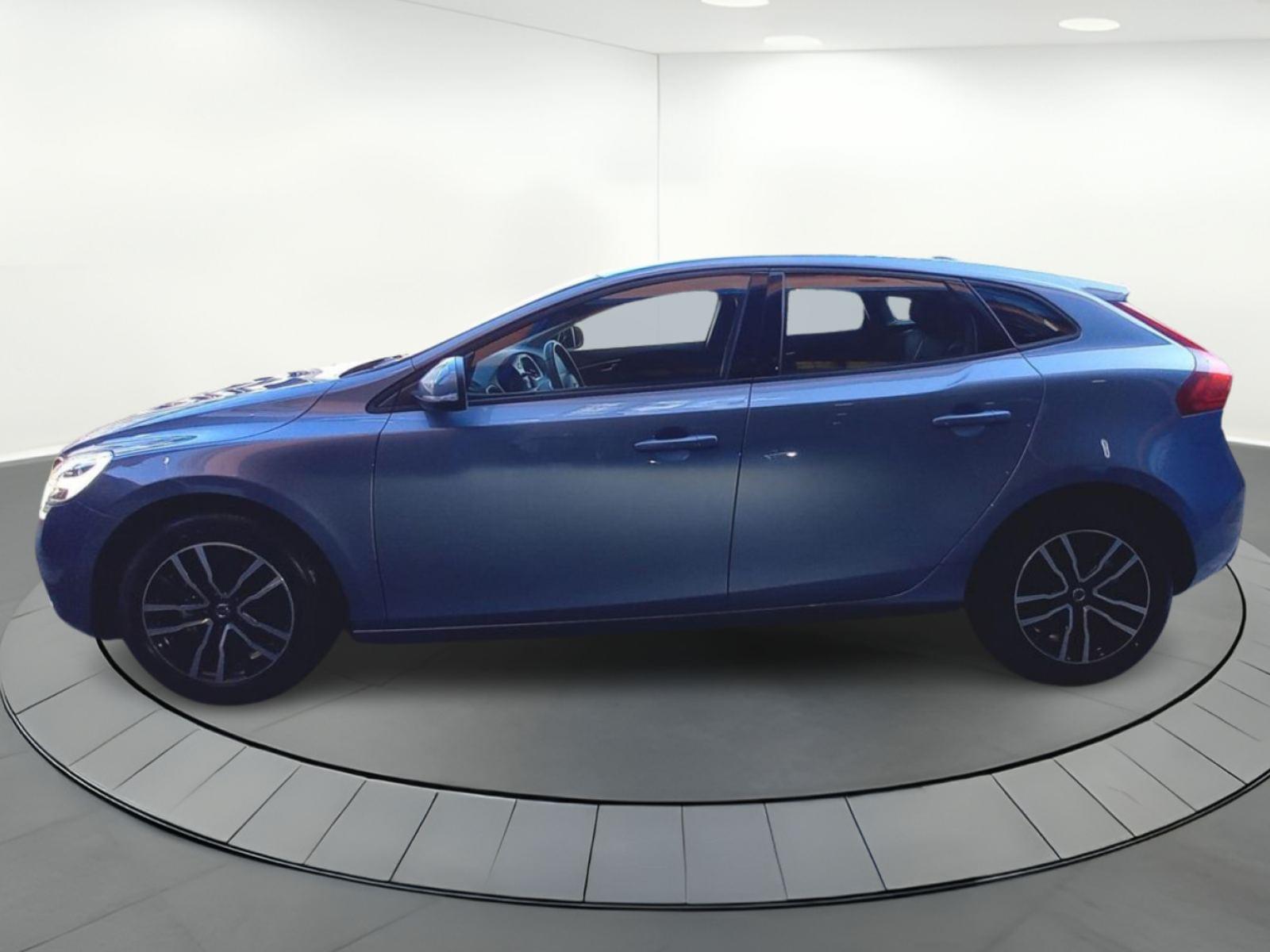 VOLVO V40 D2 BLACK EDITION 5D 3 