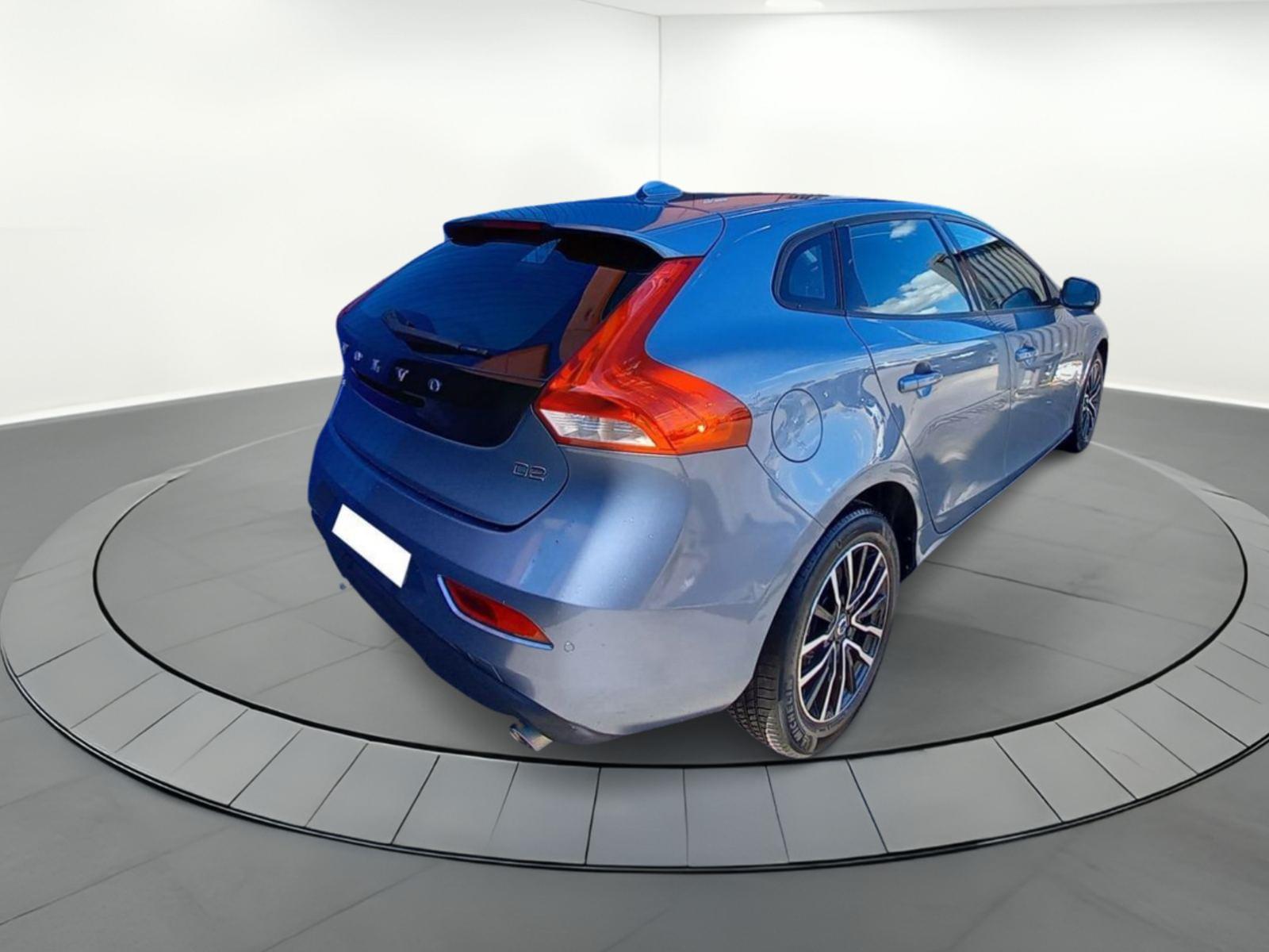 VOLVO V40 D2 BLACK EDITION 5D 4 