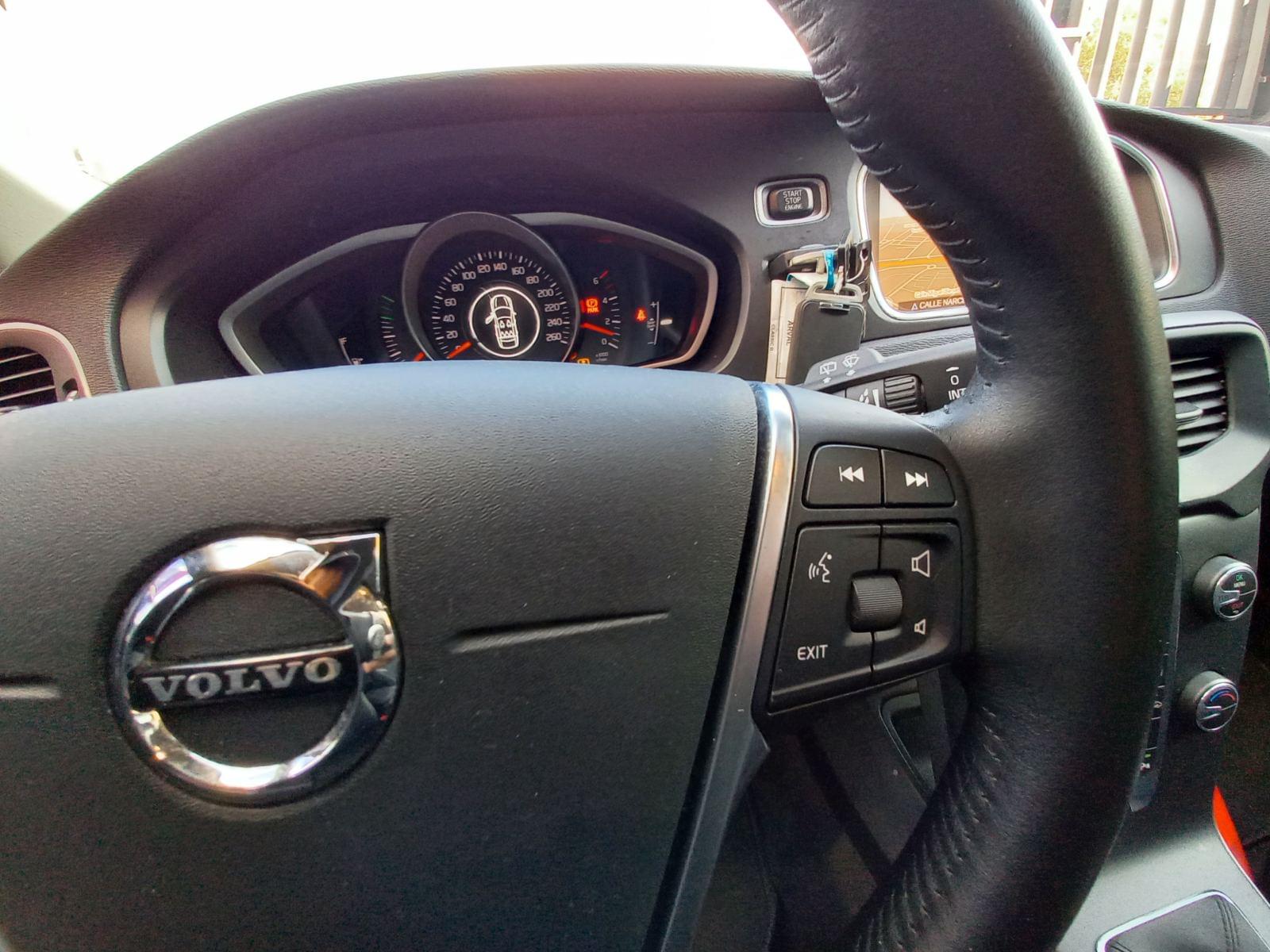VOLVO V40 D2 BLACK EDITION 5D 14 