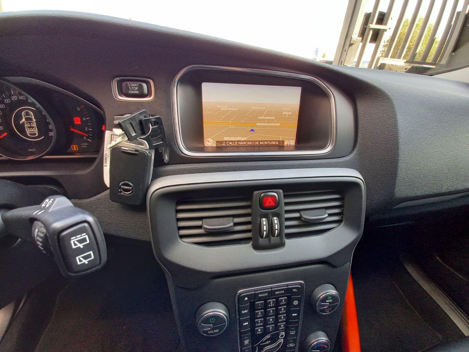 VOLVO V40 D2 BLACK EDITION 5D 17 