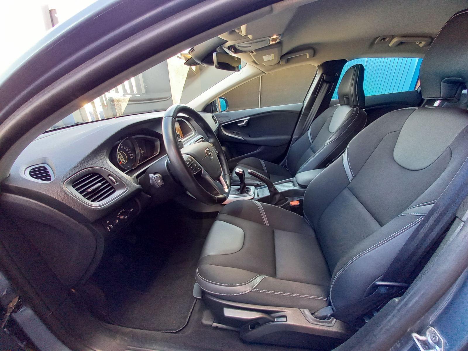 VOLVO V40 D2 BLACK EDITION 5D 20 