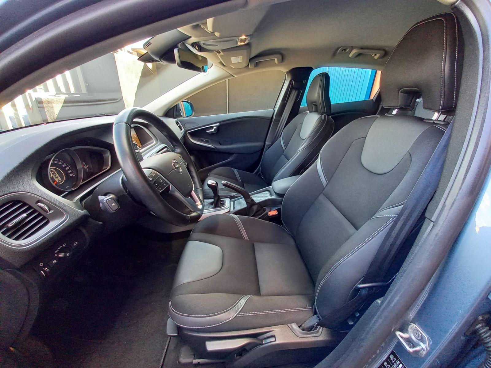 VOLVO V40 D2 BLACK EDITION 5D 21 