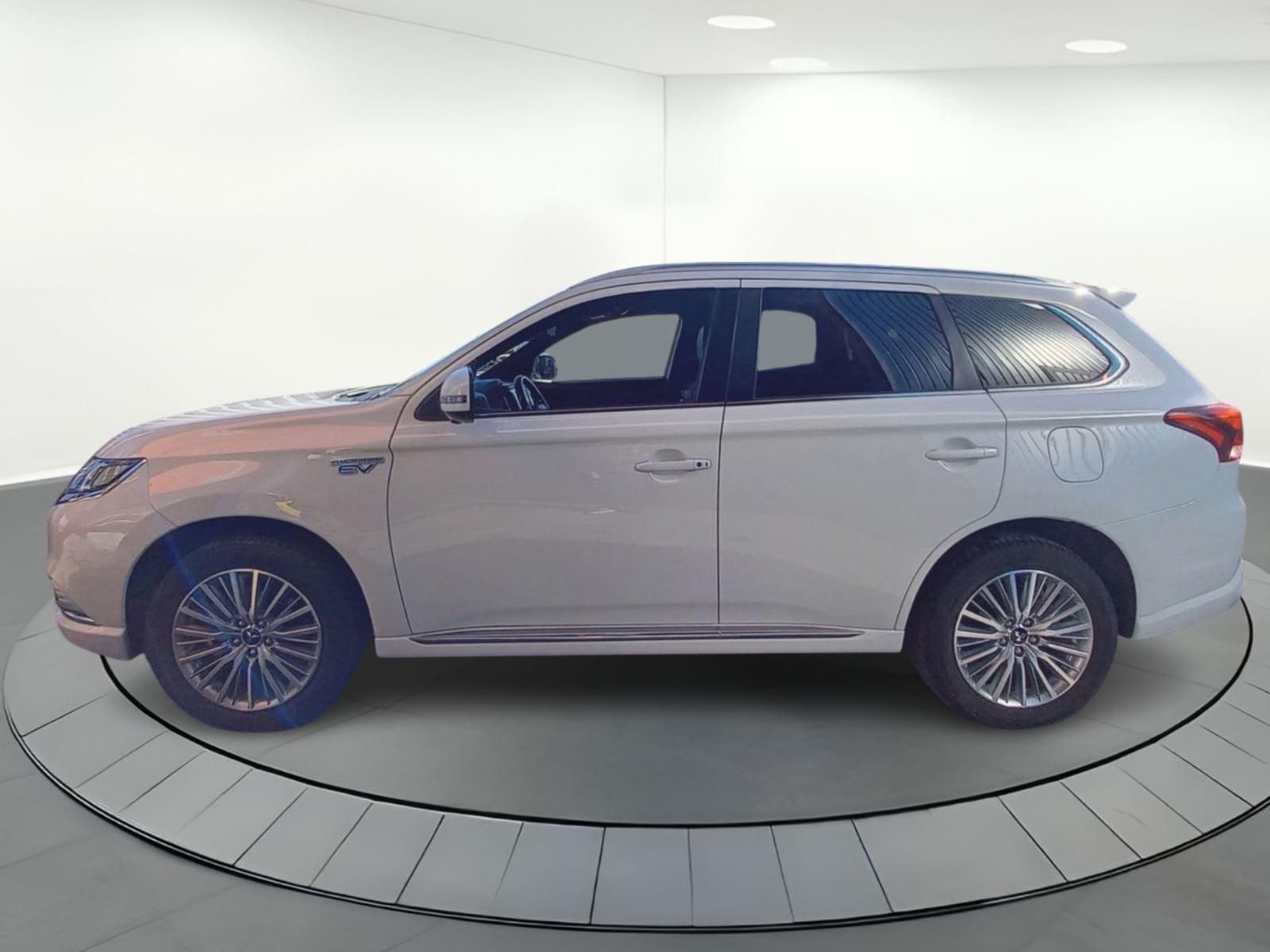MITSUBISHI OUTLANDER 2.4 PHEV Kaiteki Auto 4WD 2 