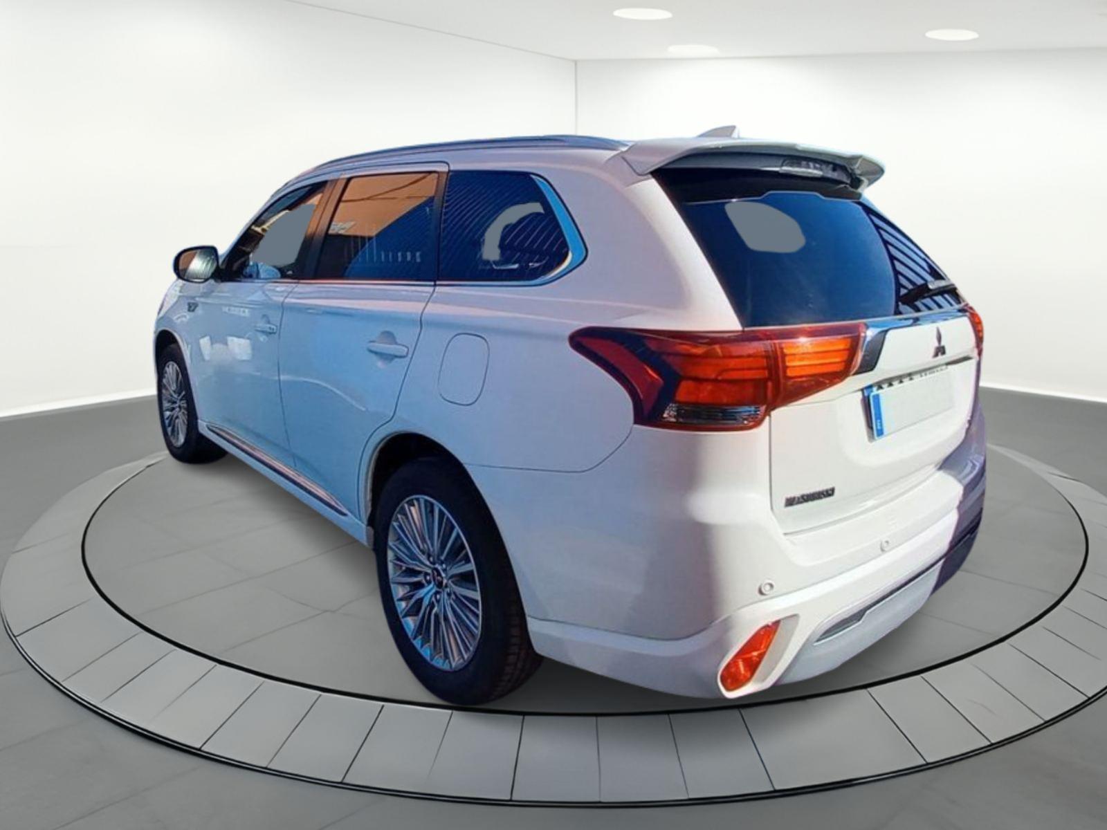 MITSUBISHI OUTLANDER 2.4 PHEV Kaiteki Auto 4WD 4 