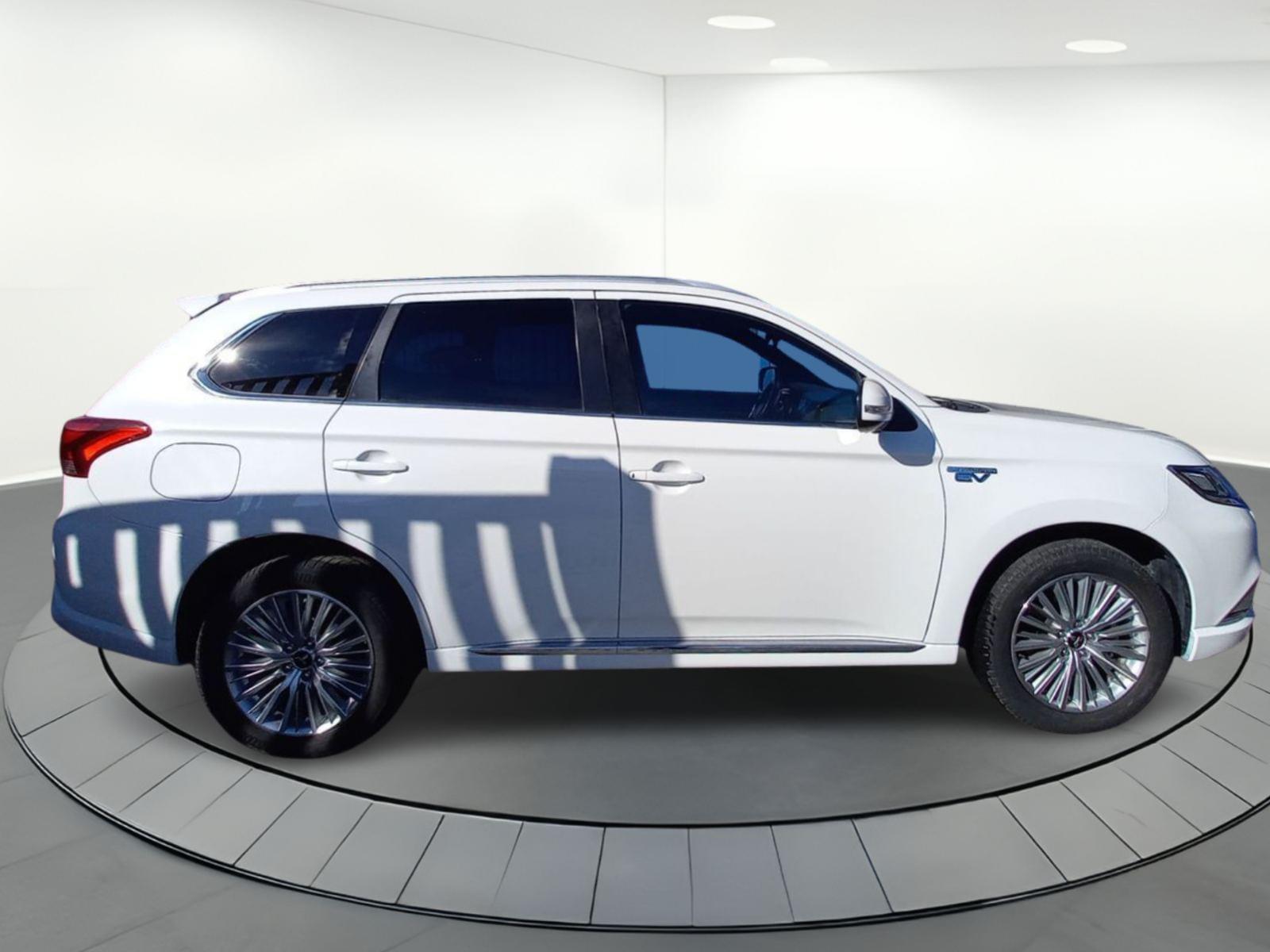 MITSUBISHI OUTLANDER 2.4 PHEV Kaiteki Auto 4WD 5 