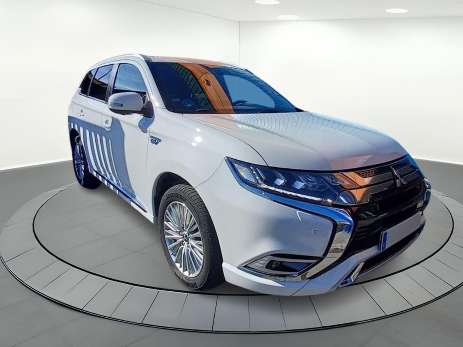 MITSUBISHI OUTLANDER 2.4 PHEV Kaiteki Auto 4WD 1 