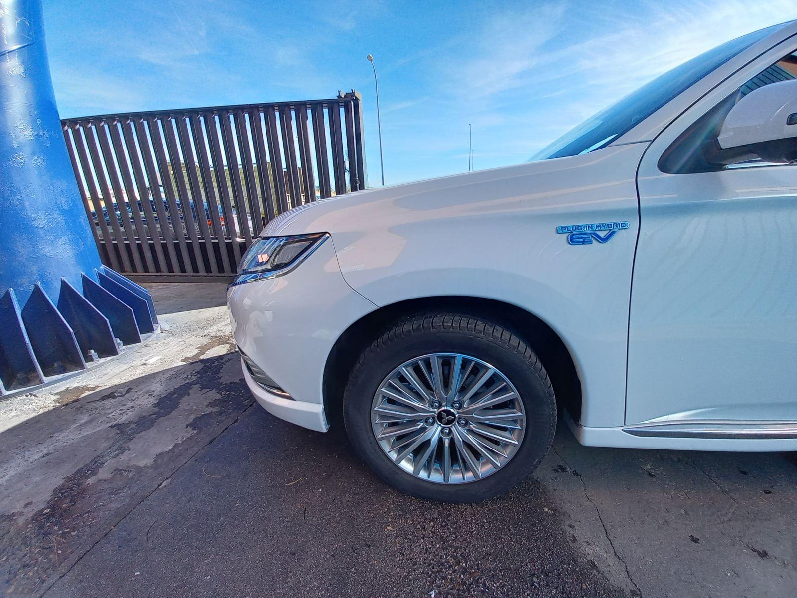 MITSUBISHI OUTLANDER 2.4 PHEV Kaiteki Auto 4WD 7 