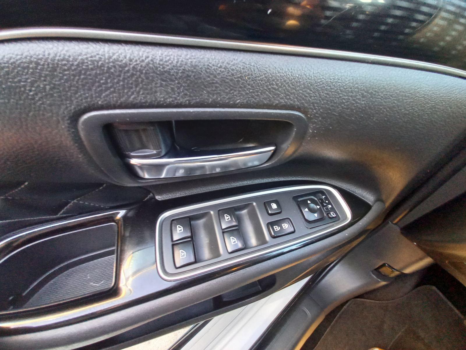 MITSUBISHI OUTLANDER 2.4 PHEV Kaiteki Auto 4WD 8 