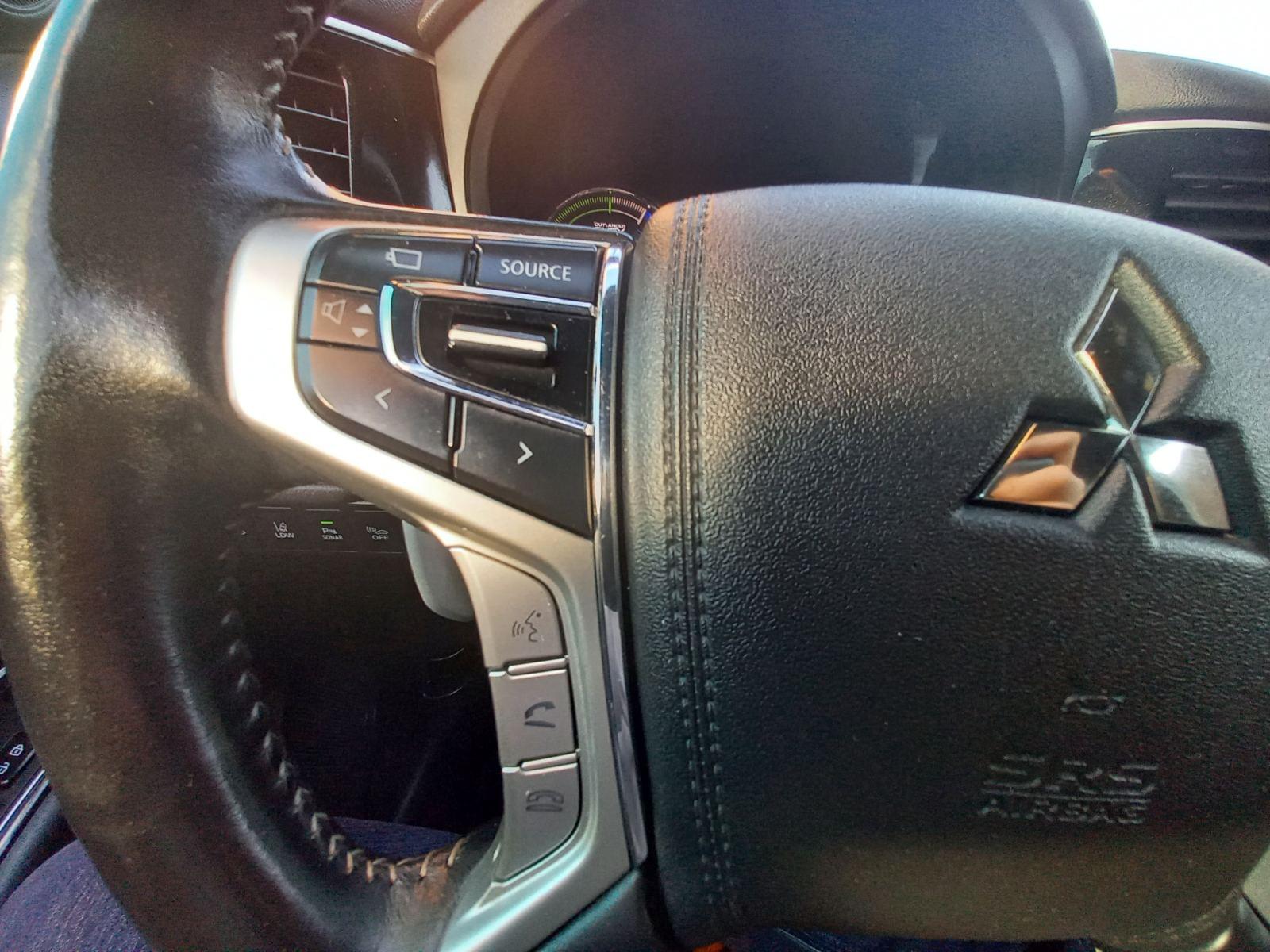MITSUBISHI OUTLANDER 2.4 PHEV Kaiteki Auto 4WD 11 
