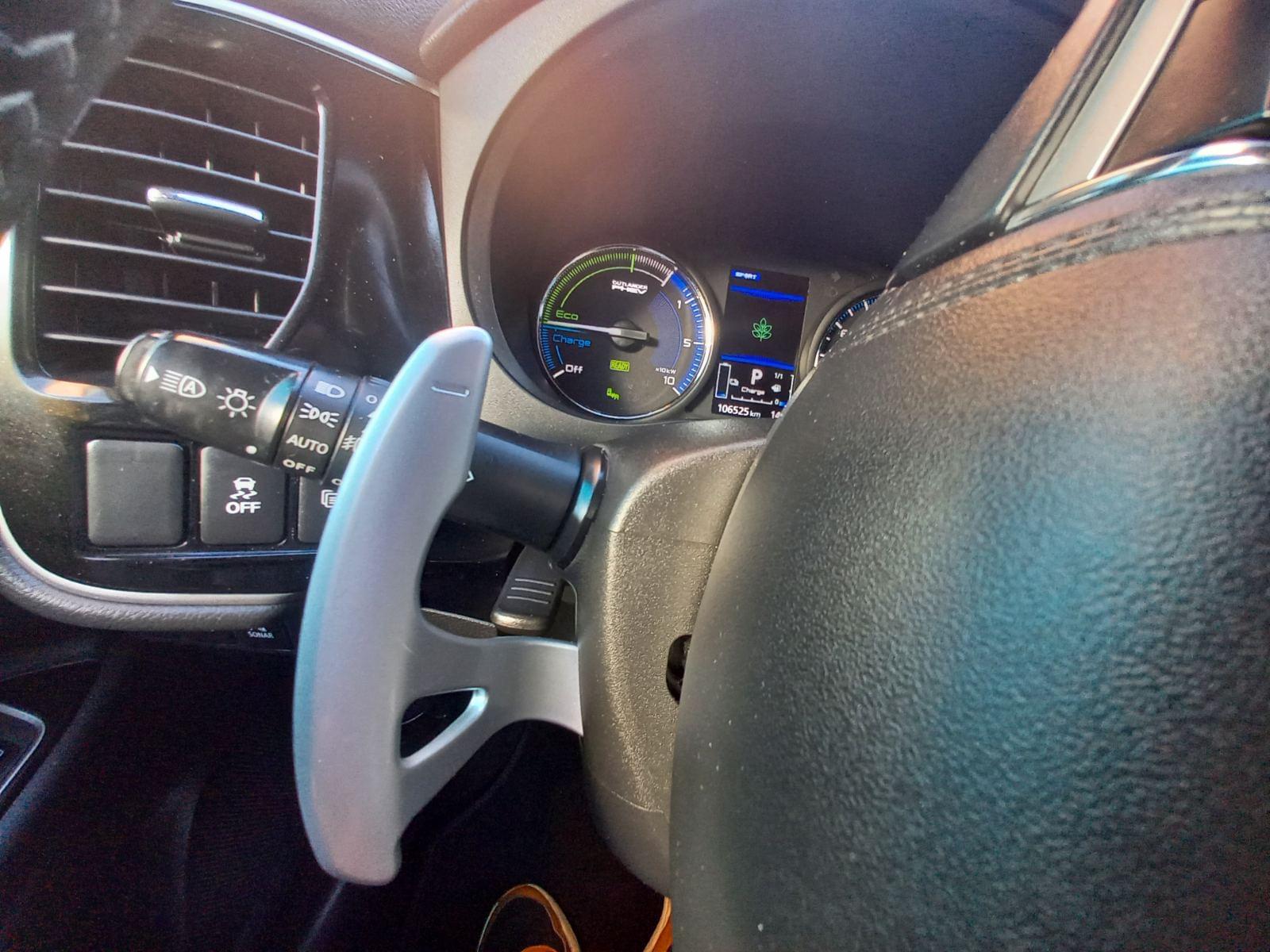MITSUBISHI OUTLANDER 2.4 PHEV Kaiteki Auto 4WD 15 