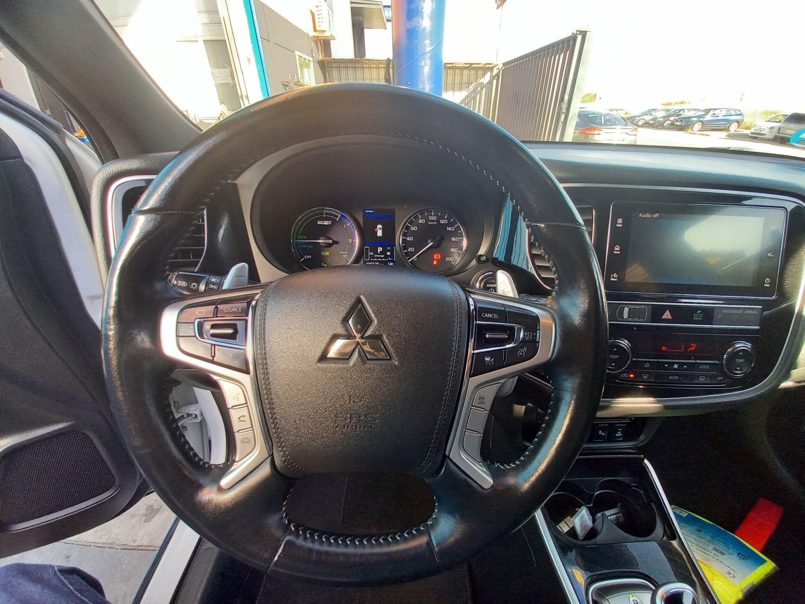 MITSUBISHI OUTLANDER 2.4 PHEV Kaiteki Auto 4WD 18 