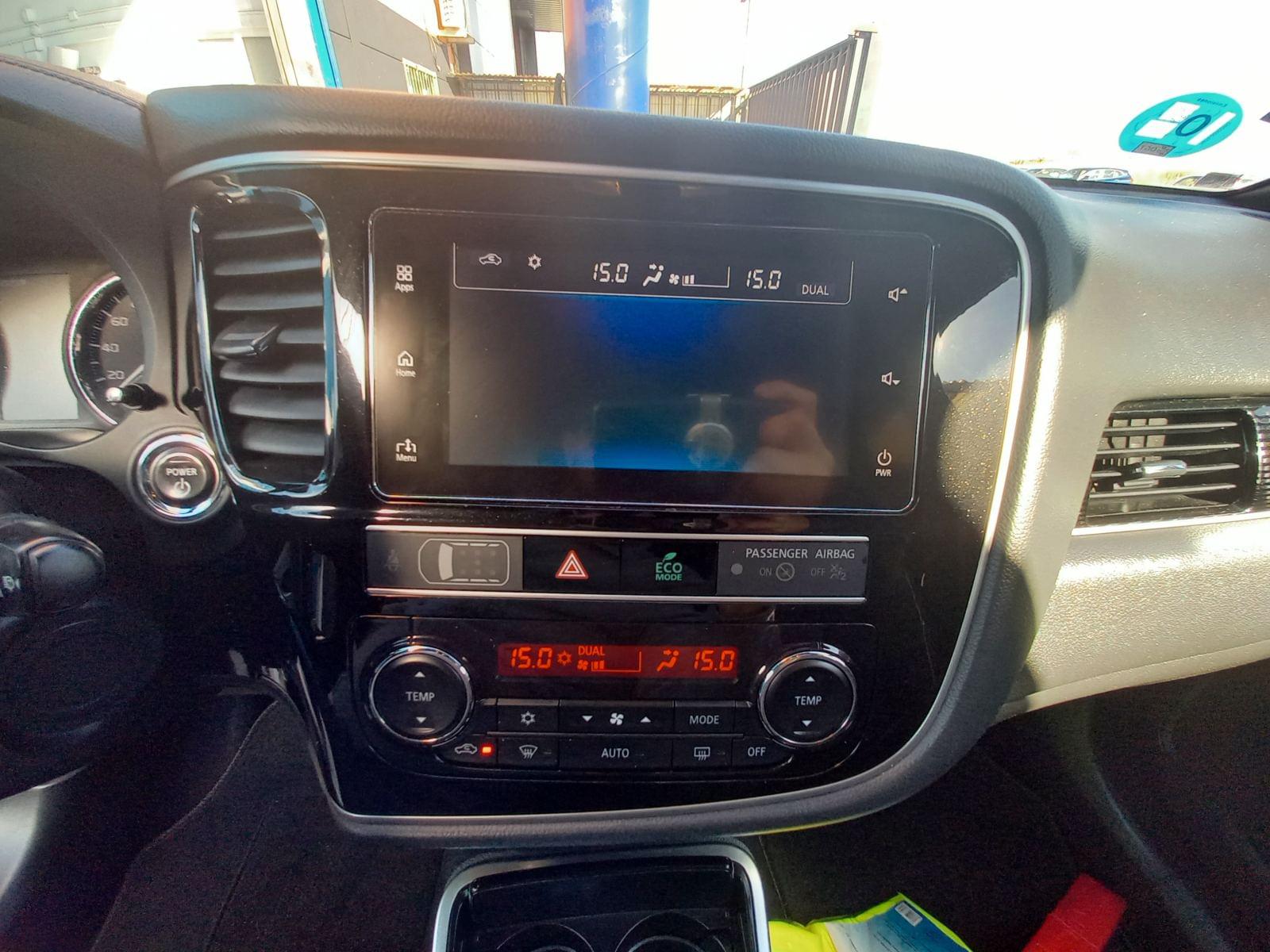 MITSUBISHI OUTLANDER 2.4 PHEV Kaiteki Auto 4WD 19 