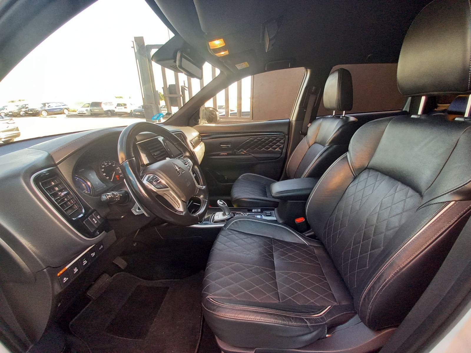 MITSUBISHI OUTLANDER 2.4 PHEV Kaiteki Auto 4WD 24 