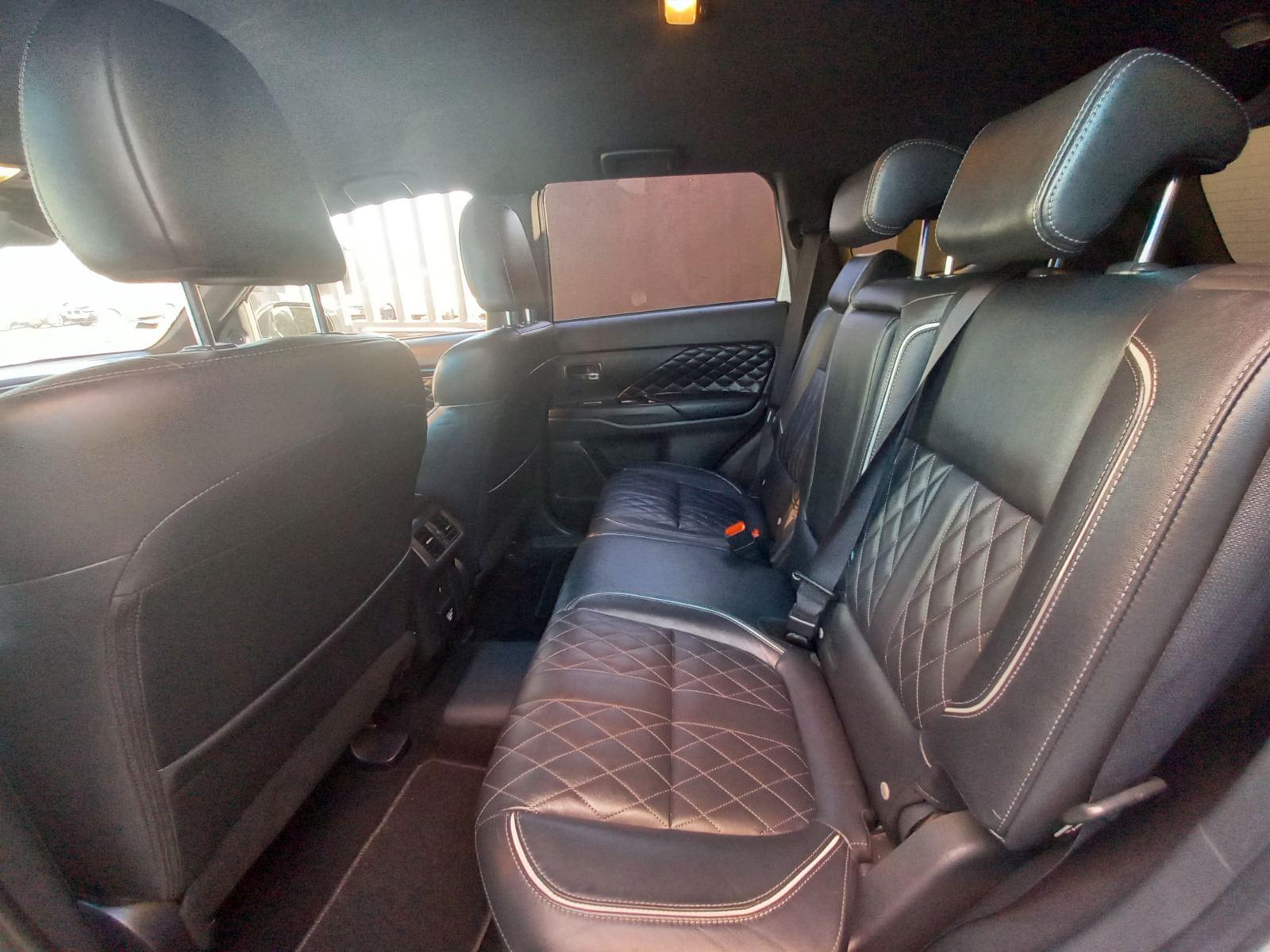 MITSUBISHI OUTLANDER 2.4 PHEV Kaiteki Auto 4WD 25 