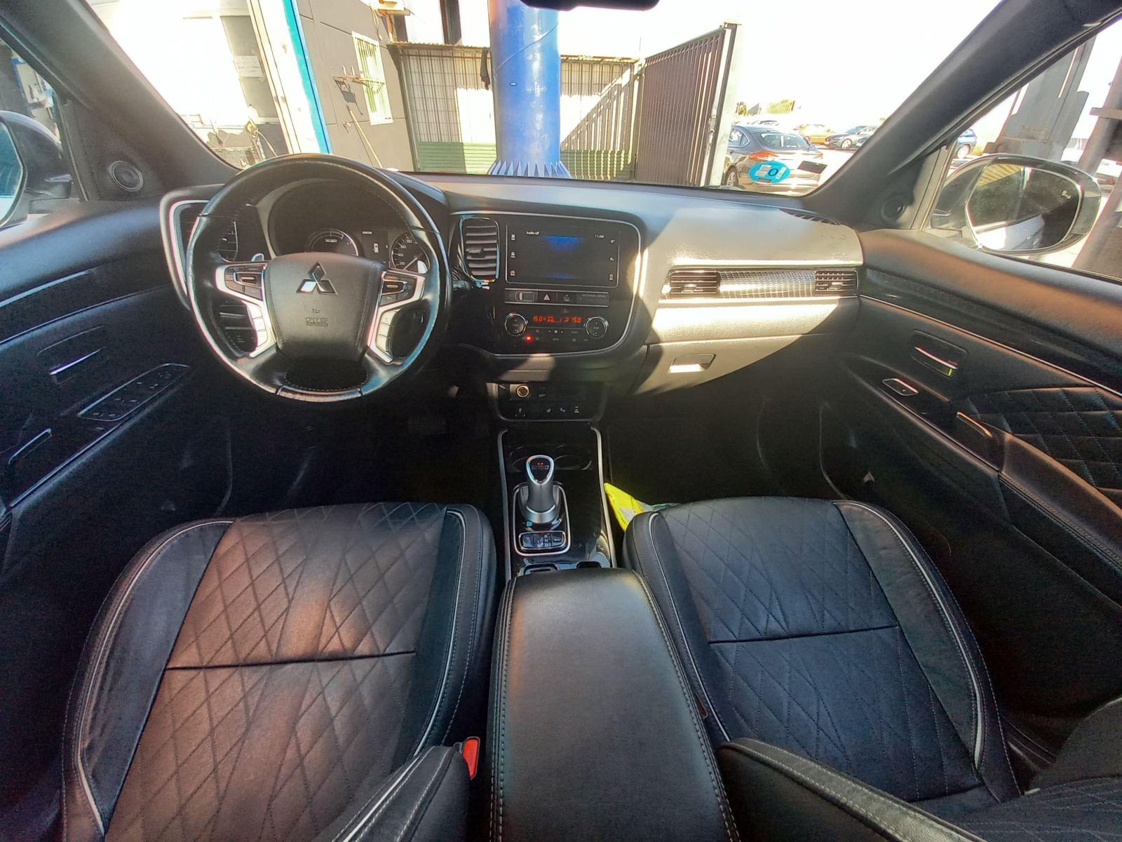 MITSUBISHI OUTLANDER 2.4 PHEV Kaiteki Auto 4WD 27 