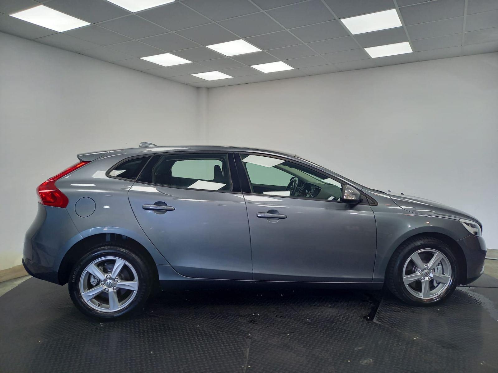 VOLVO V40 1.5 T2 BLACK EDITION GEAR.GPF 7 