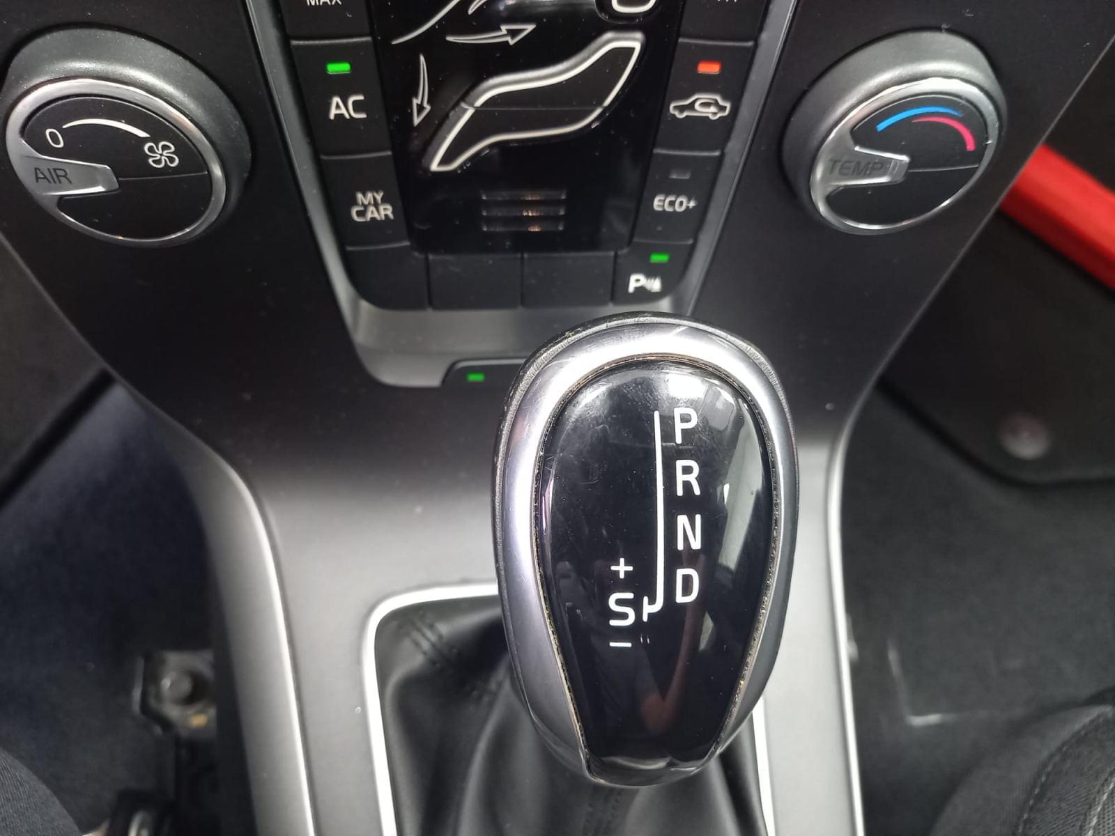 VOLVO V40 1.5 T2 BLACK EDITION GEAR.GPF 14 